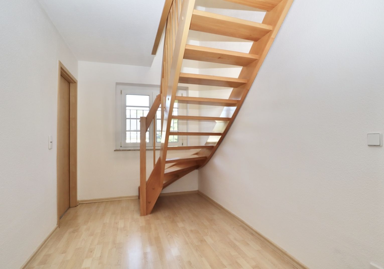 EIGENNUTZER AUFGEPASST ! • 3-Raum Wohnung • Dachgeschoss • offene Küche • Stellplatz • in Chemnitz •