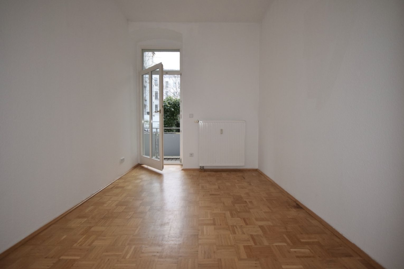 3-Raum Wohnung in Chemnitz • Parkett • Balkon • Wanne • Aufzug • Jugendstil • jetzt anrufen