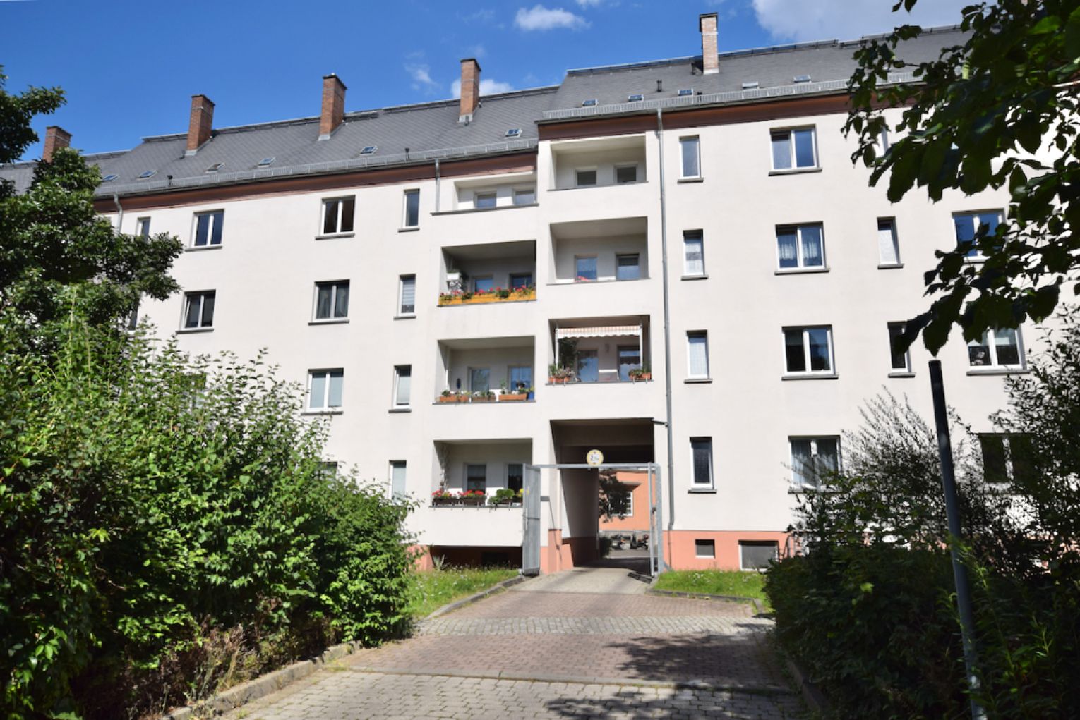 1-Raum Apartment • Laminat • Tageslichtbad mit Dusche • Stellplatz • Kaßberg • Anschauen & Mieten