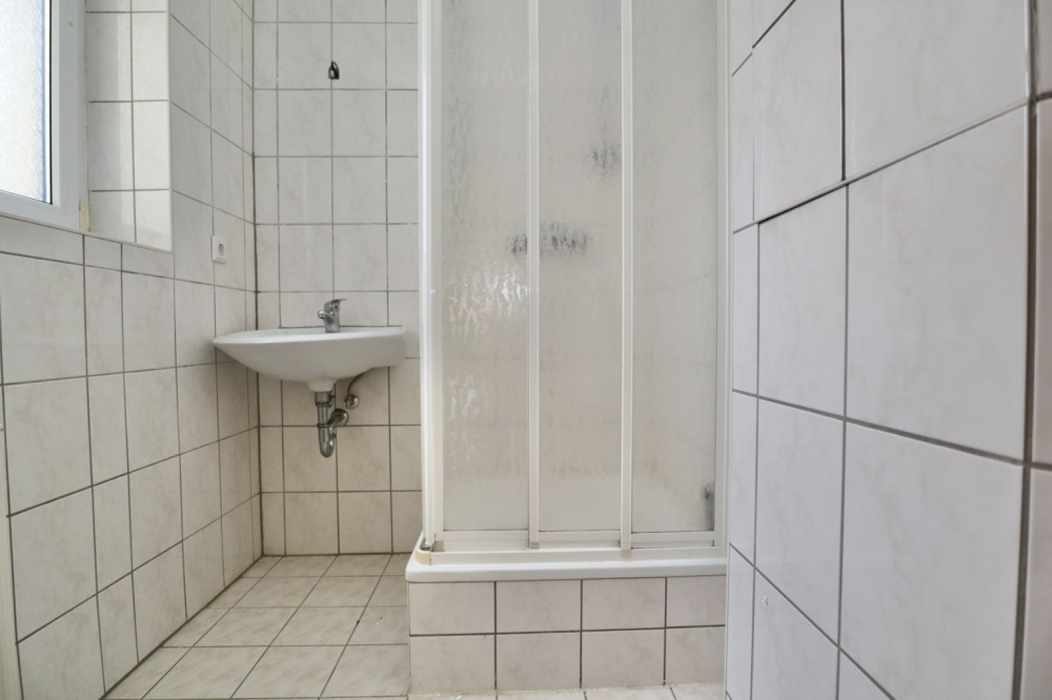 Harthau • 2 Raum Wohnung • neuer Fußboden • mit Küche • sofort anschauen • ruhige Lage • Chemnitz