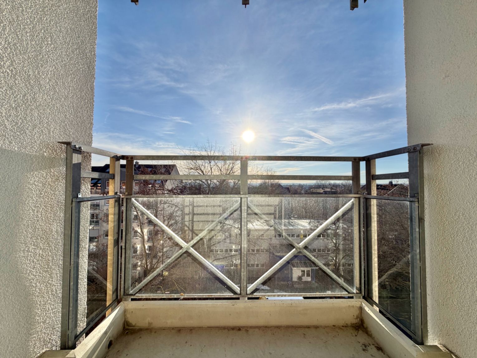 2 Zimmer • Wohnung • zur Miete • mit Balkon • Tiefgarage • in Schloßchemnitz • schnell sein!