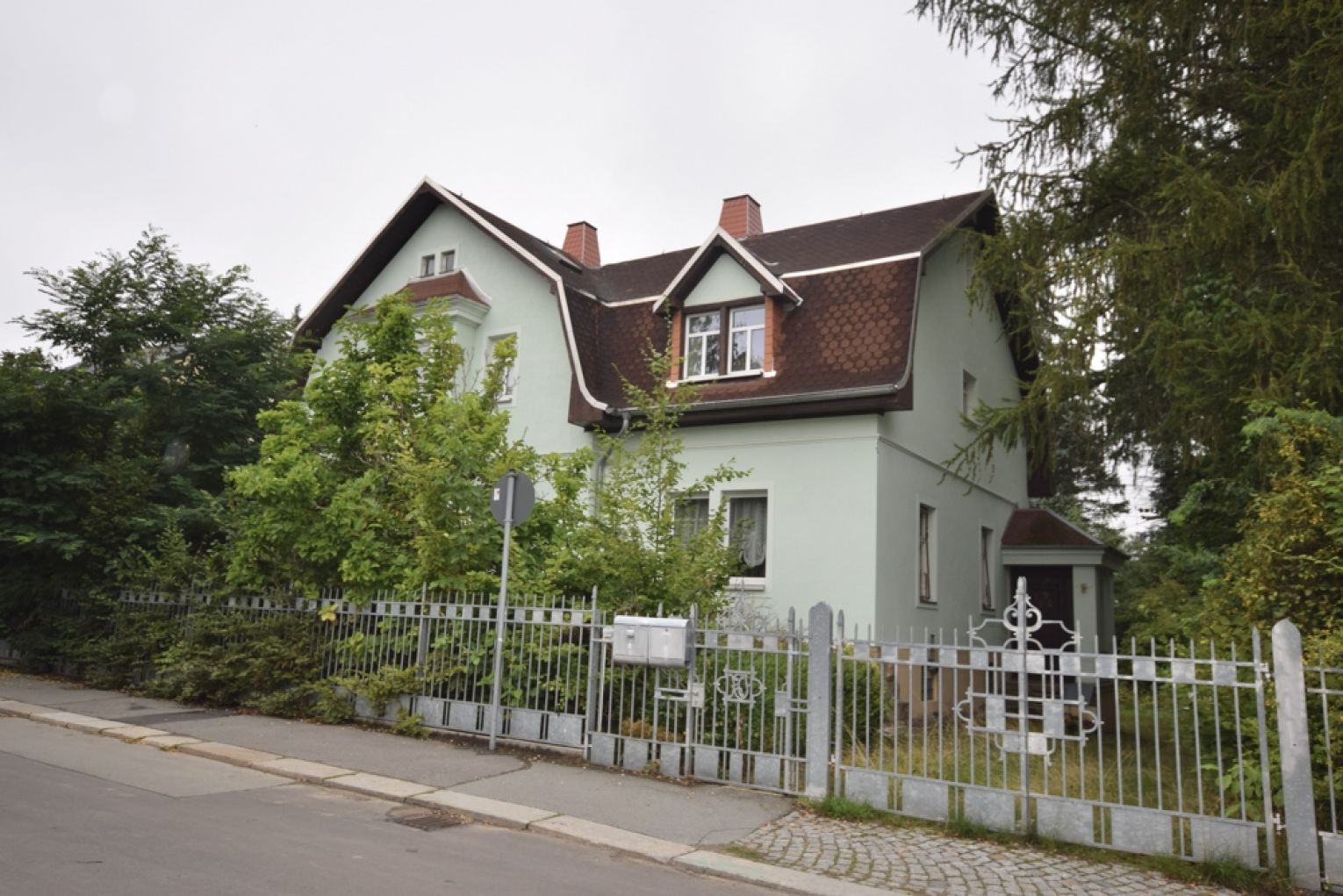 Stadtvilla • TOP-Bausubstanz • einiges bereits erneuert • direkt am Tierpark • nicht lang warten!
