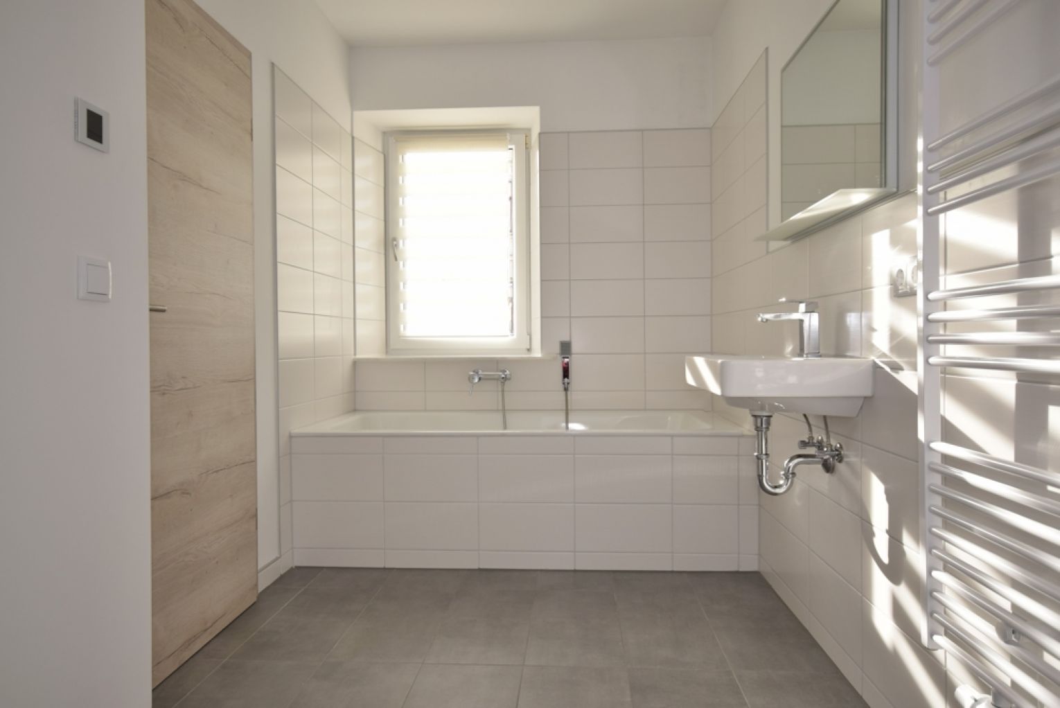 2-Raum • Balkon • Einbauküche • Fussbodenheizung • Wanne+Dusche • SmartHome-APP • TOP-Bad • MIeten?