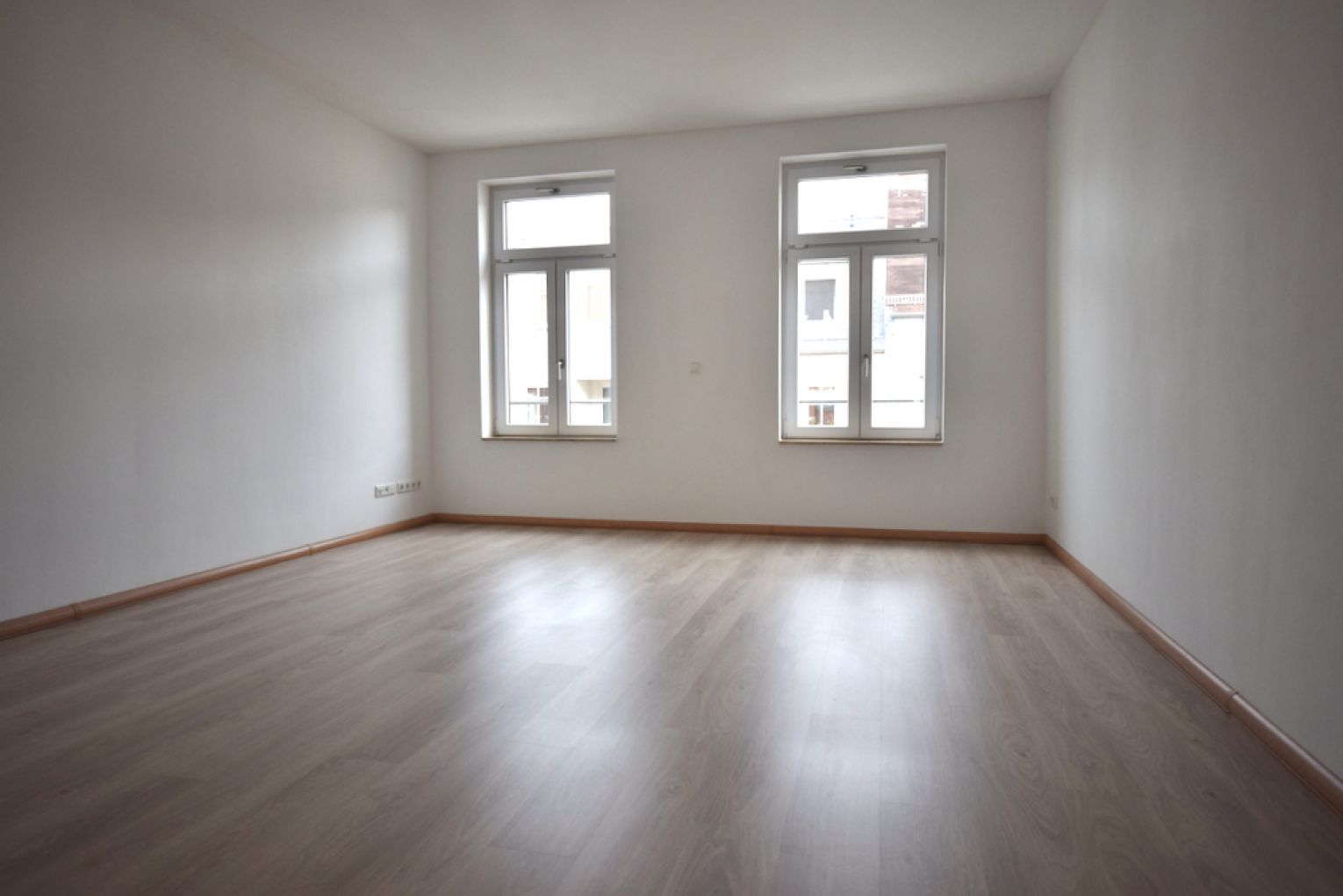 Sonnenbalkon • 4 Zimmer • Chemnitz • Fussbodenheizung • Laminat • Tageslichtbad • Wanne & Dusche
