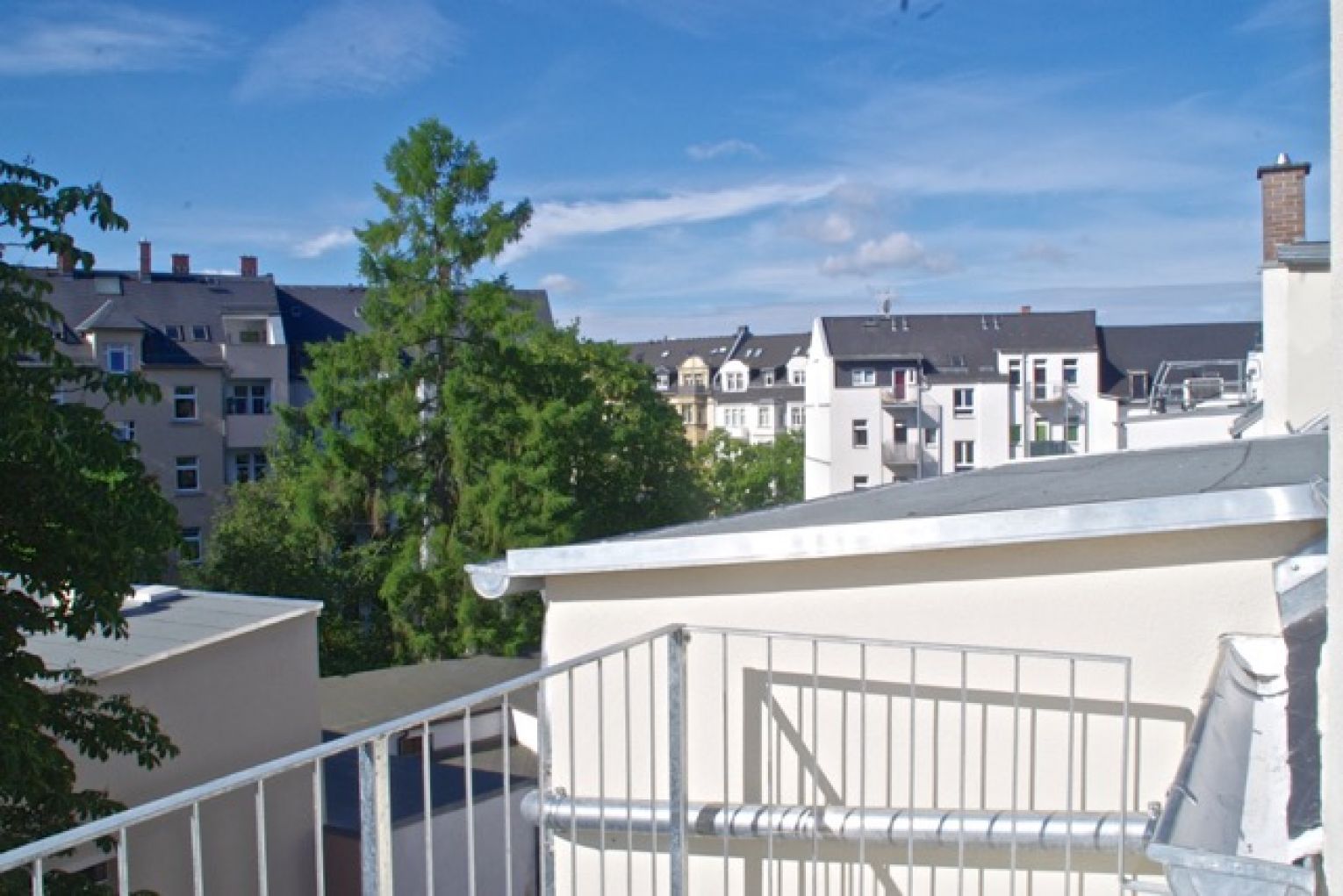 3-Zimmer • Dachgeschoss • Fussbodenheizung • Laminat • Stellplatz • Kaßberg • gleich anschauen?