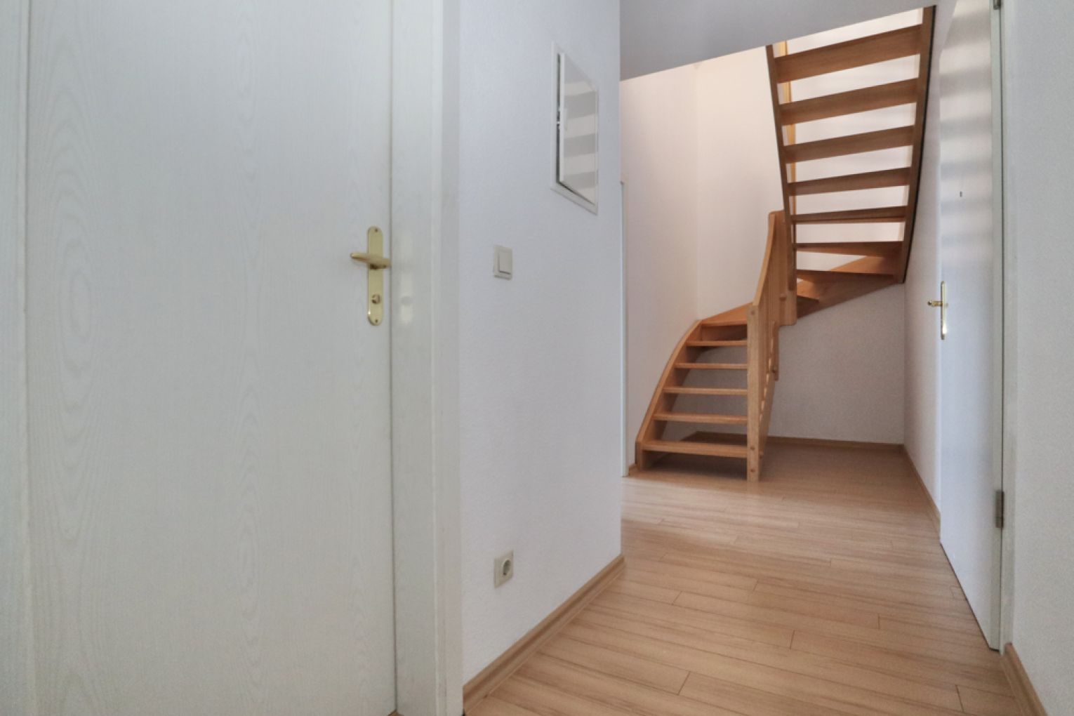 3-Raum Wohnung • Dachgeschoss • in Schloßchemnitz • Maisonette • 2 Bäder • Balkon • jetzt anrufen