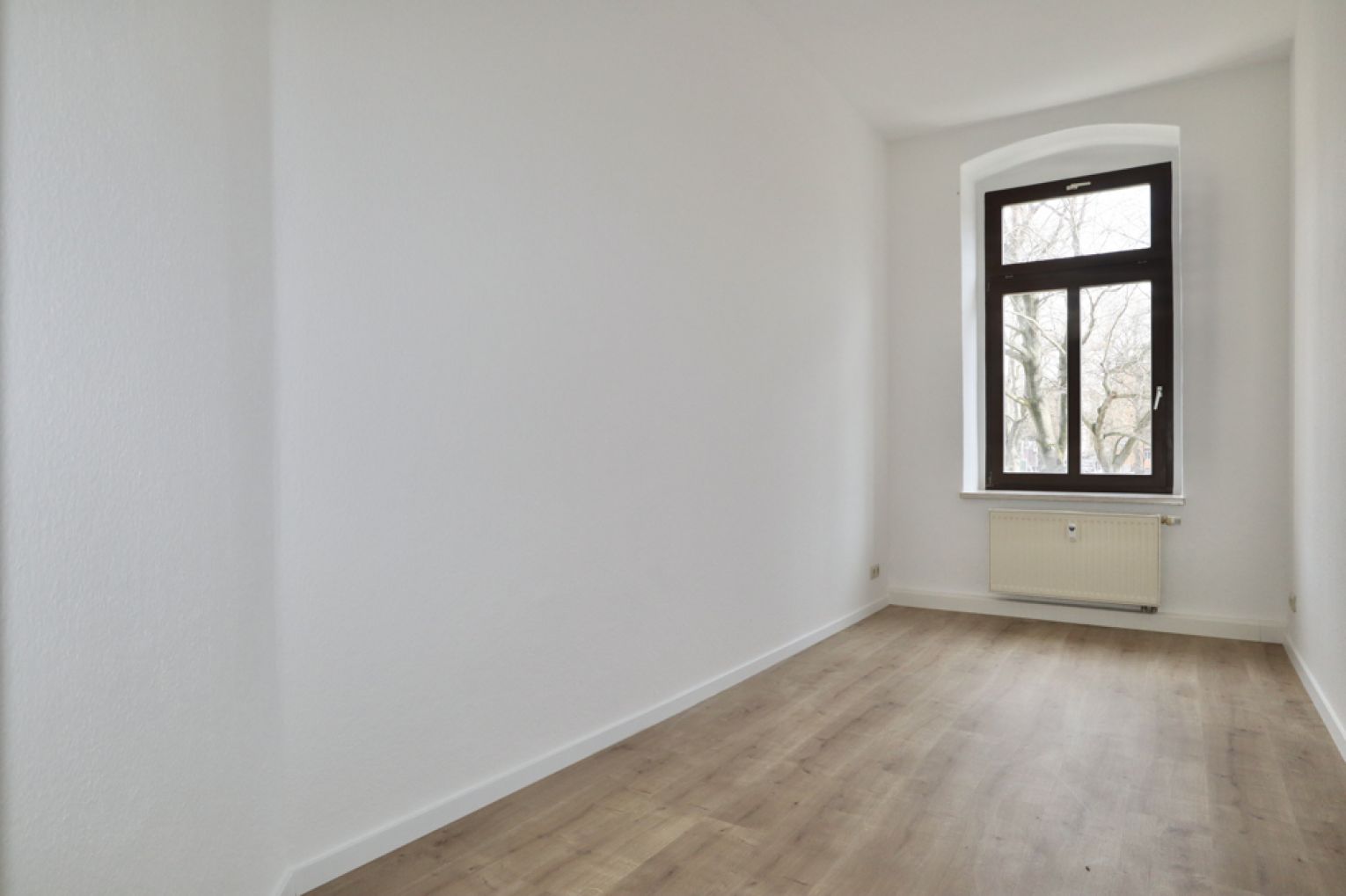 Sonnenberg • 3-Zimmer • Mietwohnung • Einbauküche • in Chemnitz • neues Laminat • modern • ruf an!