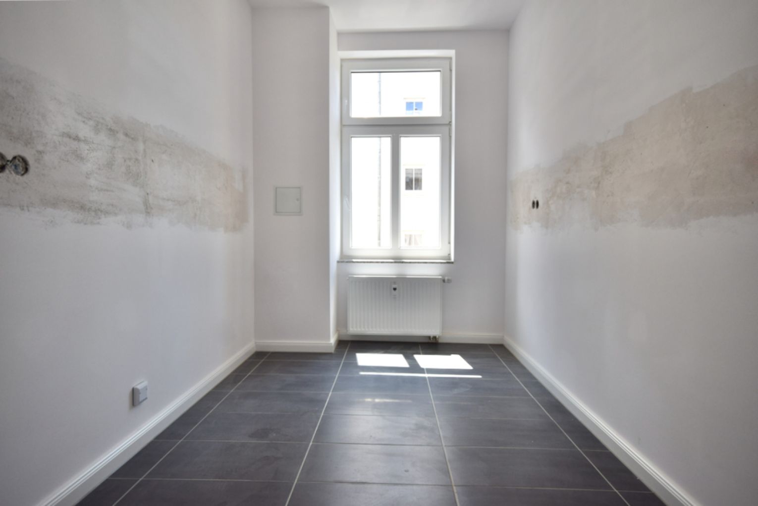 Große 3-Zimmer Wohnung • Laminat • Bad mit Dusche • keine Tapete • Zentrumsnah • schnell mieten!