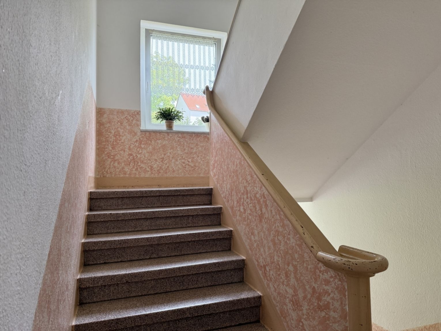 Dachgeschoss • ruhige Lage • 2-Zimmer • viel Grün • Hilbersdorf • Tageslichtbad • Anmieten!