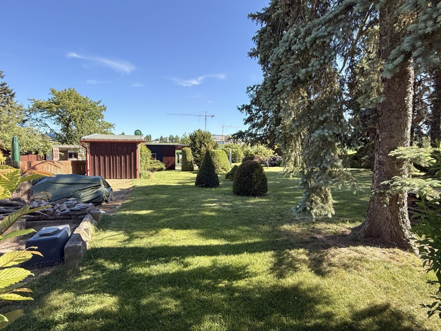 Grundstück teilbar • Baureifes Land • Garage • Wochenendbungalow • in Neukirchen • besichtigen?