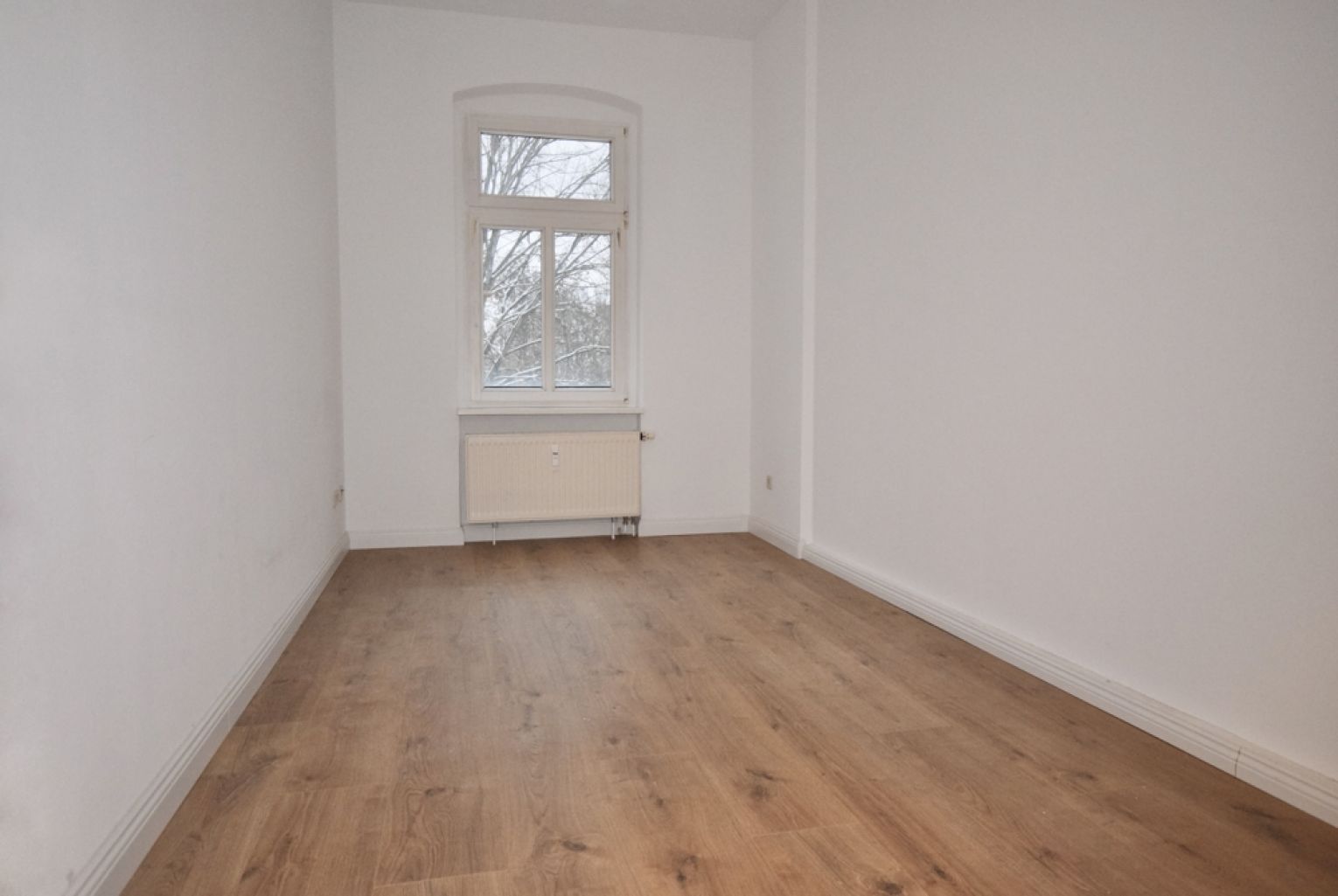 3 Zimmer • Einbauküche • großes Tageslichtbad • großes Wohnzimmer • praktischer Grundriss • Mieten!