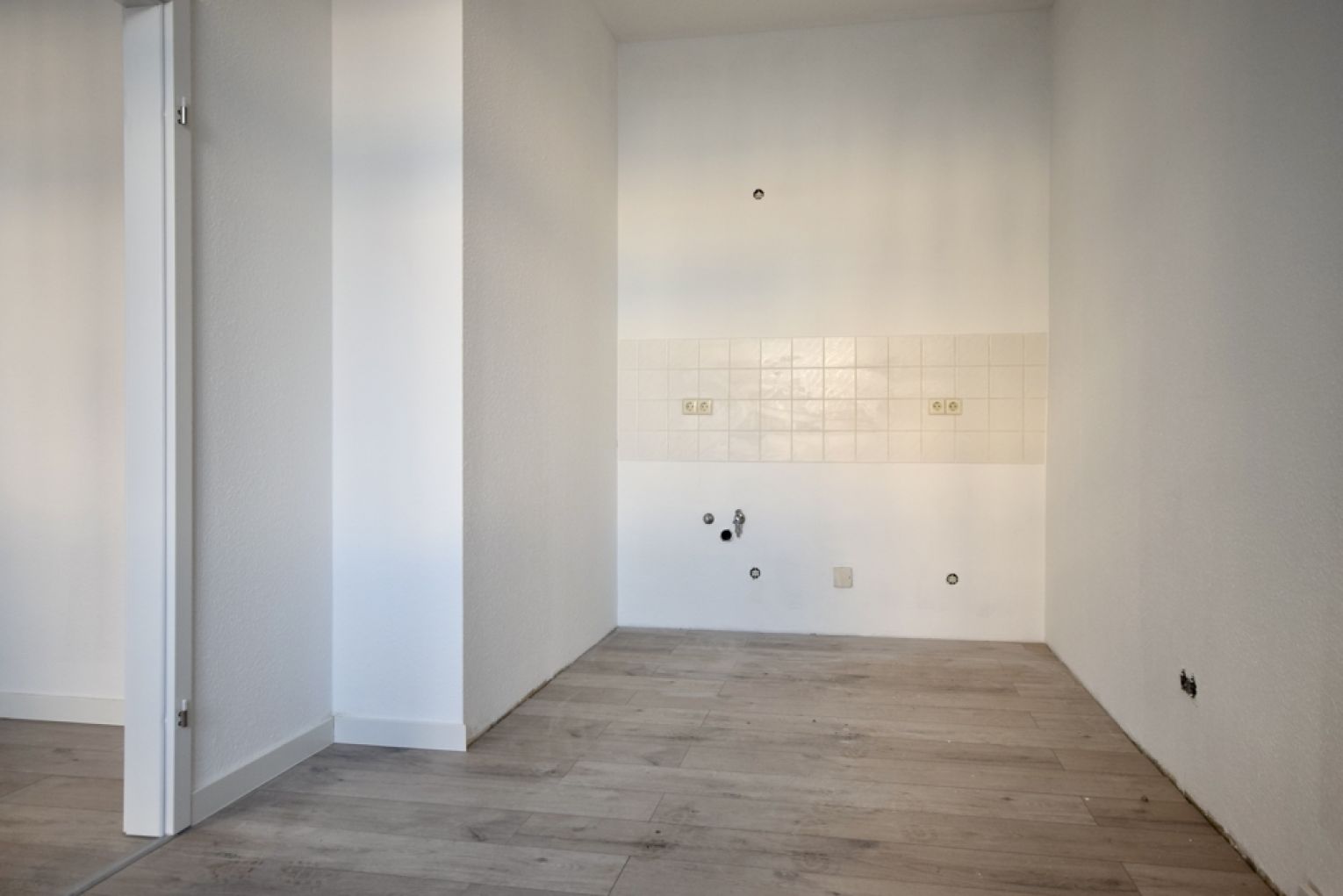 Büro • neu saniert • Erdgeschoss • Teeküche möglich • 2 Räume • TOP!