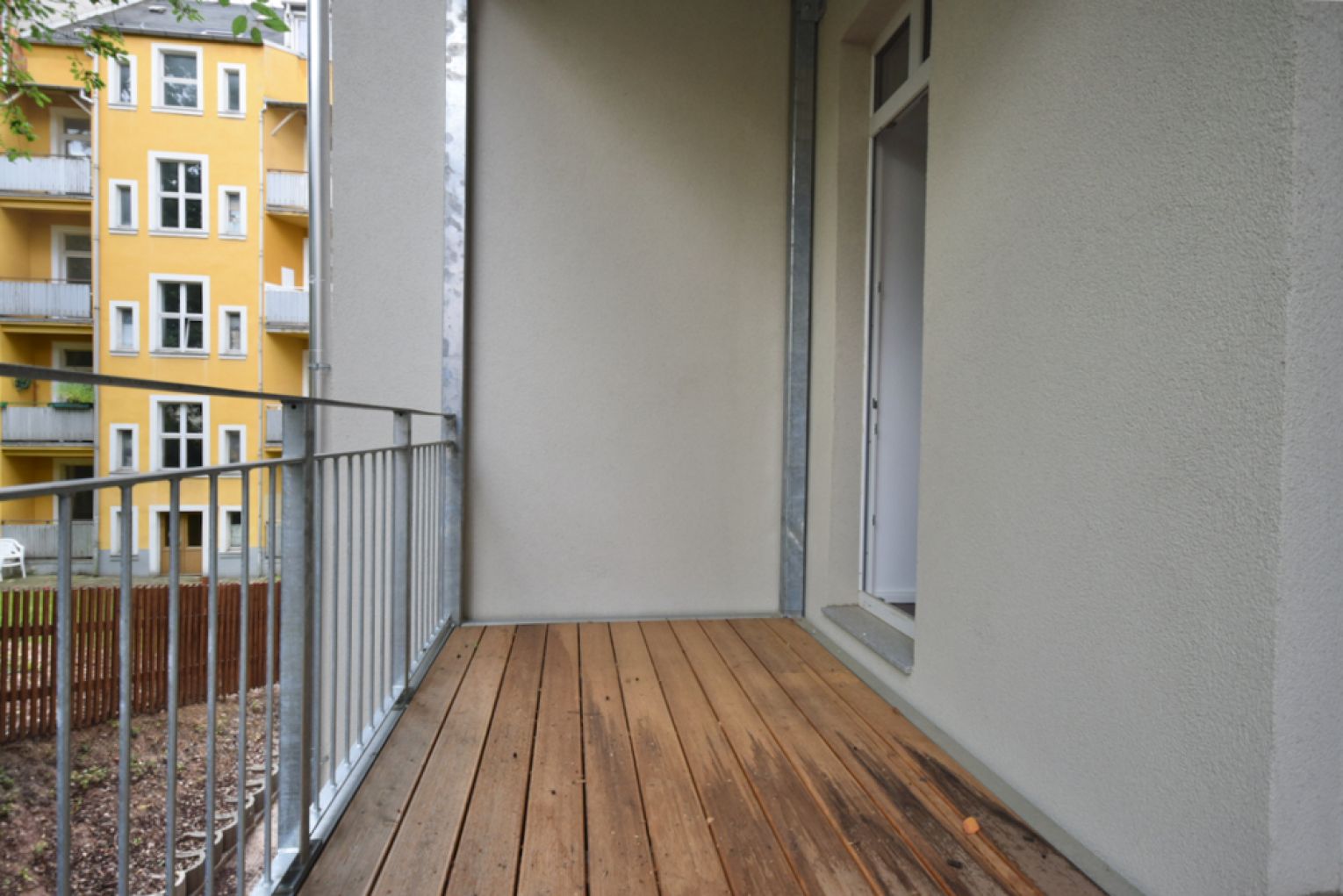 3 Zimmer Wohnung • großer Balkon • neu saniert • Wohnküche • Tageslichtbad mit Wanne • LED Lampen