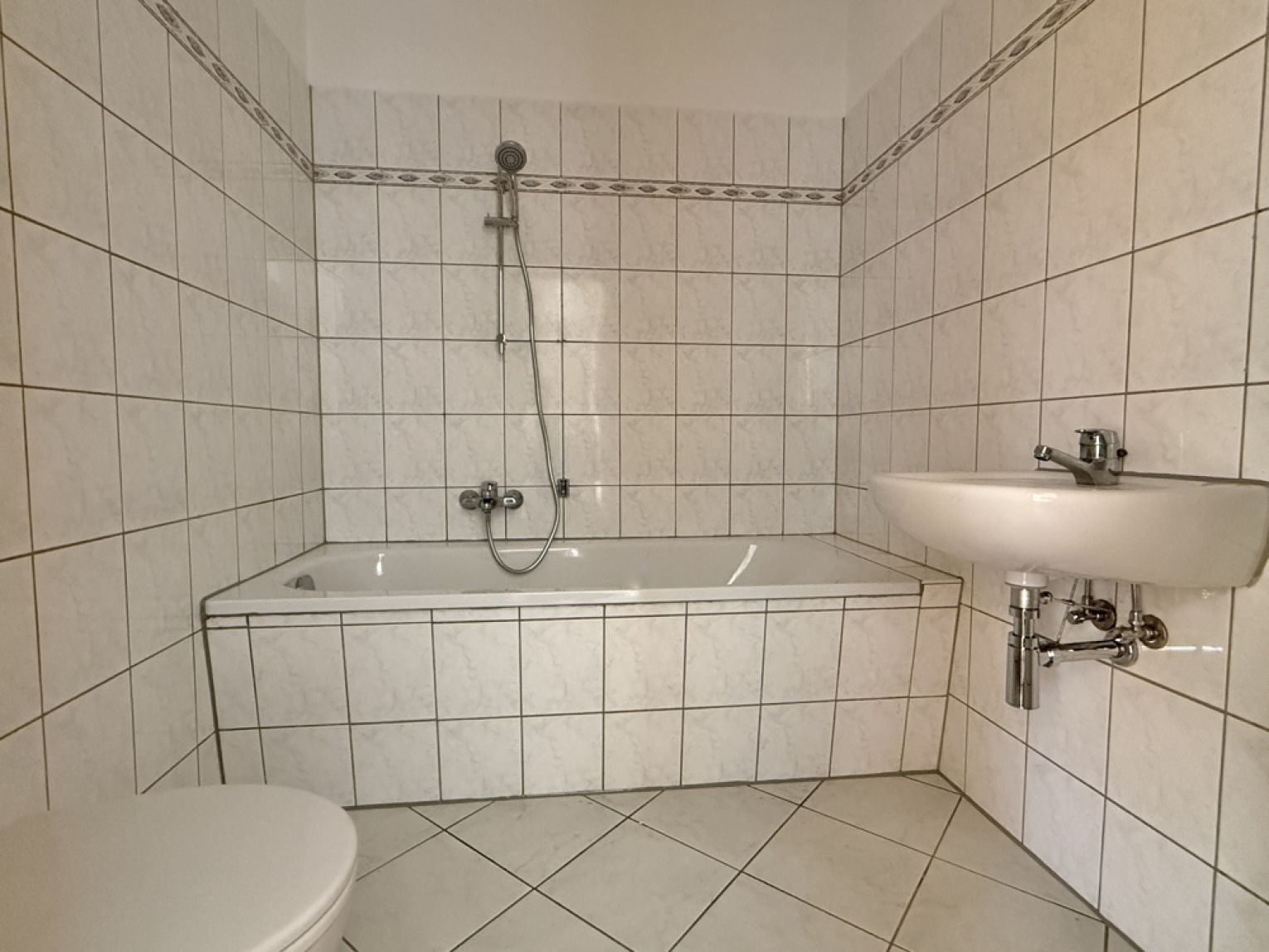 TOP! • Kaßberg • Balkon • 3 Zimmer • Laminat • innenliegendes Bad mit Wanne • Hausgarten •  Mieten!?