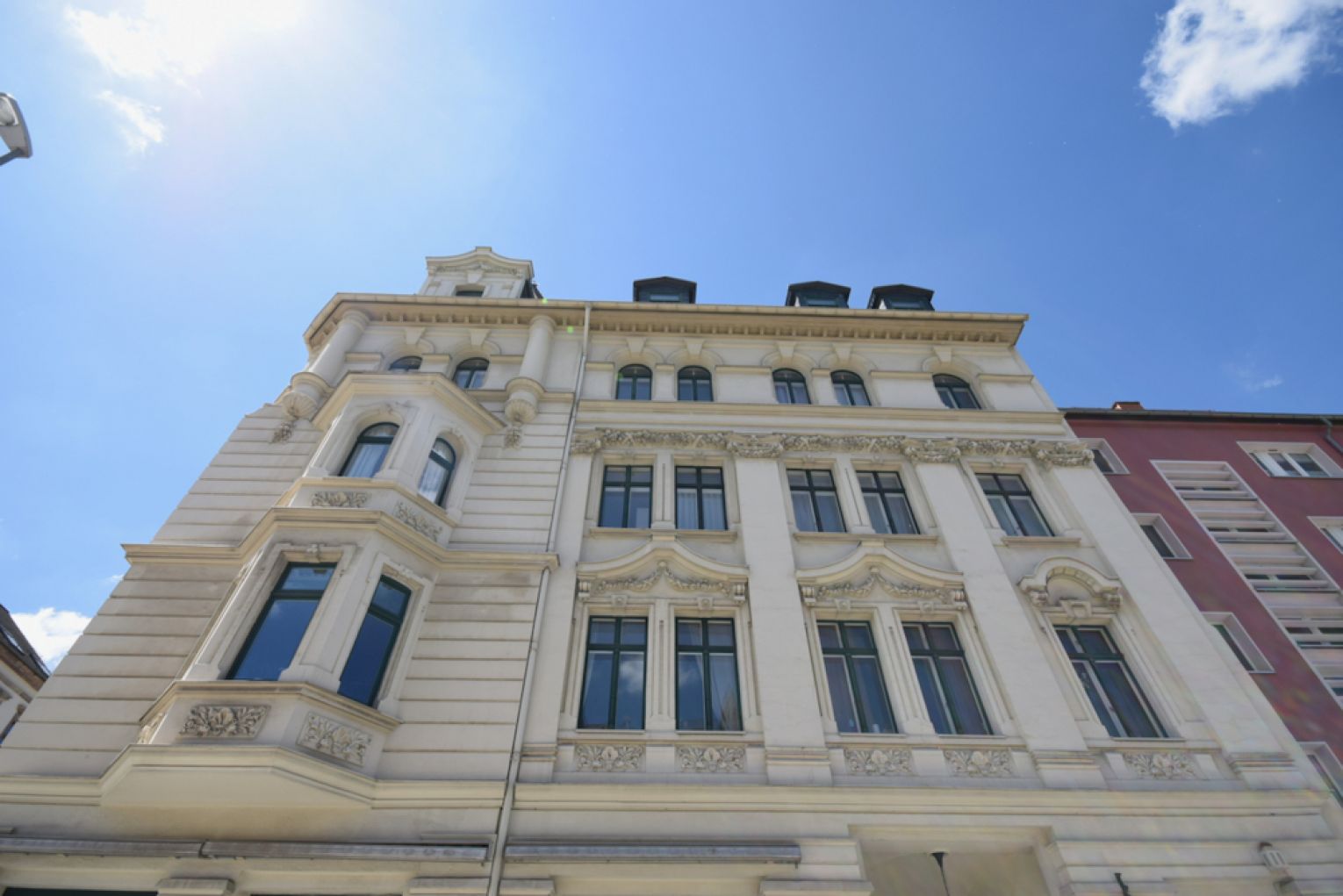 3-Raum in Chemnitz • separates WC • Laminat • imposante Jugendstilvilla • Altbau • mit Einbauküche! - Photo 5