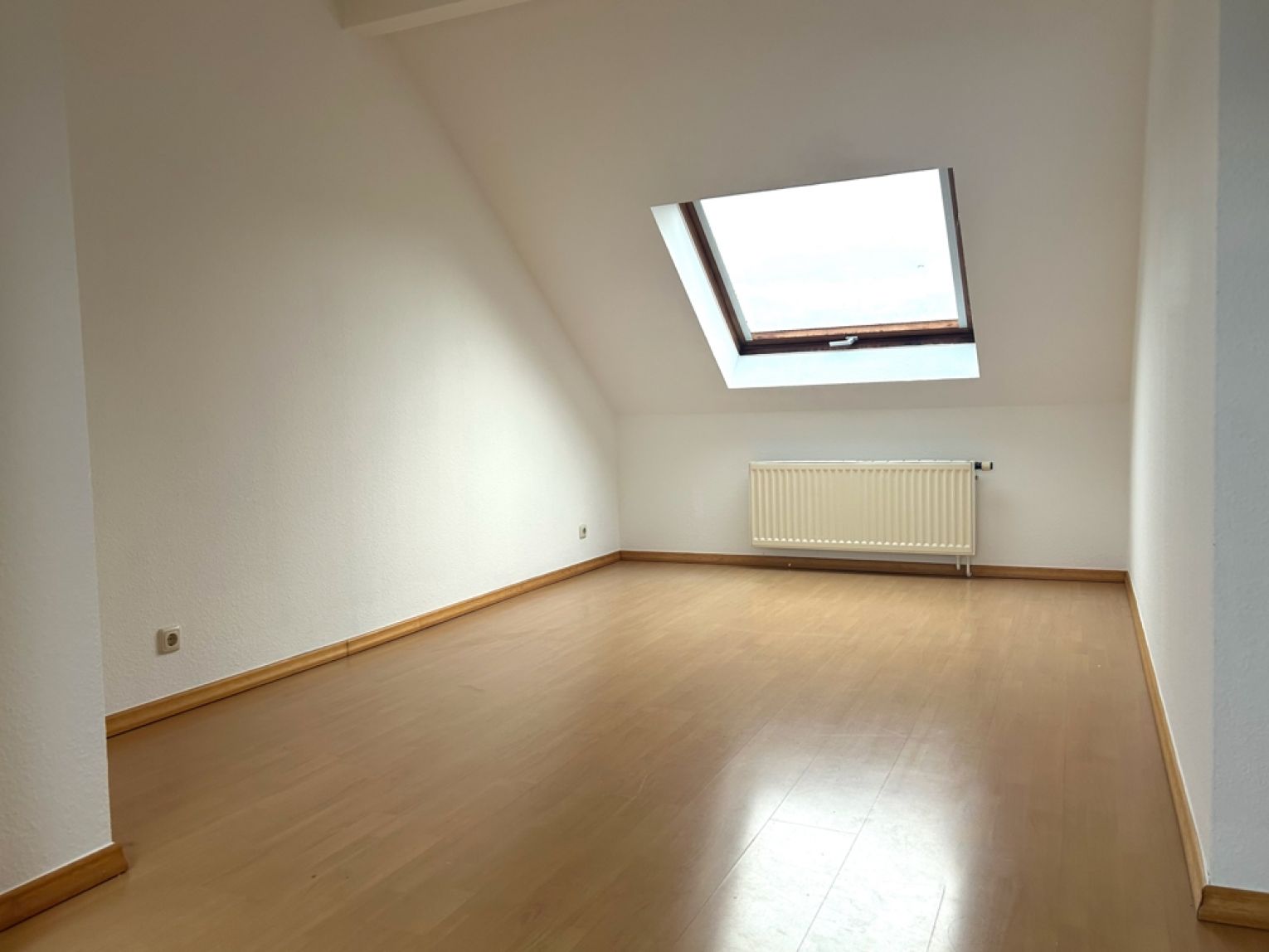 2,5-Raum Wohnung • Einbauküche •mit Balkon • Kaßberg • Dachgeschoss • Mieten • Termin vereinbaren
