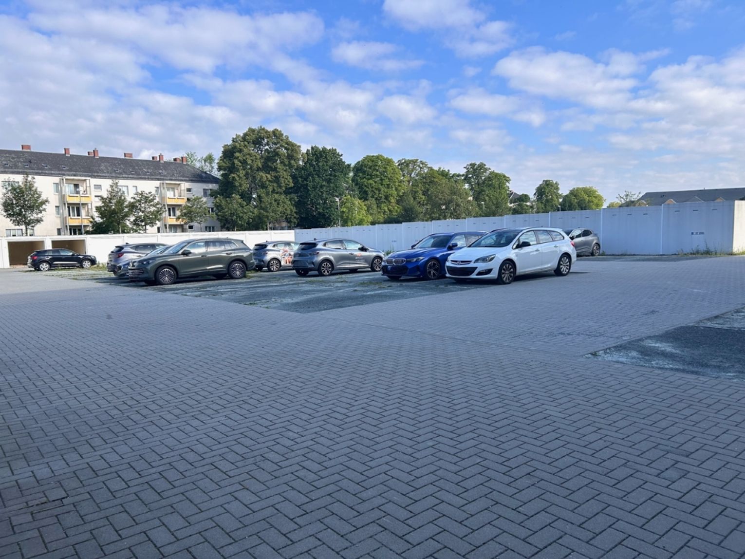 zum Kauf • 3 Zimmer • ruhige Lage • Chemnitz • Garagen • Balkon • offenes Wohnen • zum Kauf