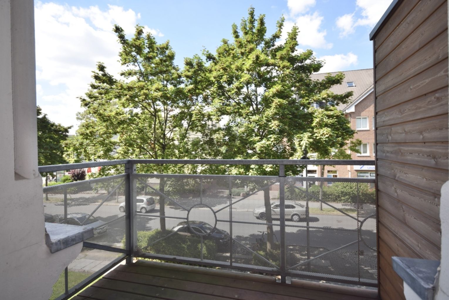 2-Zimmer • Einbauküche • 2 Balkone • Laminat • großes Wohnzimmer • Kaßberg • jetzt anschauen!
