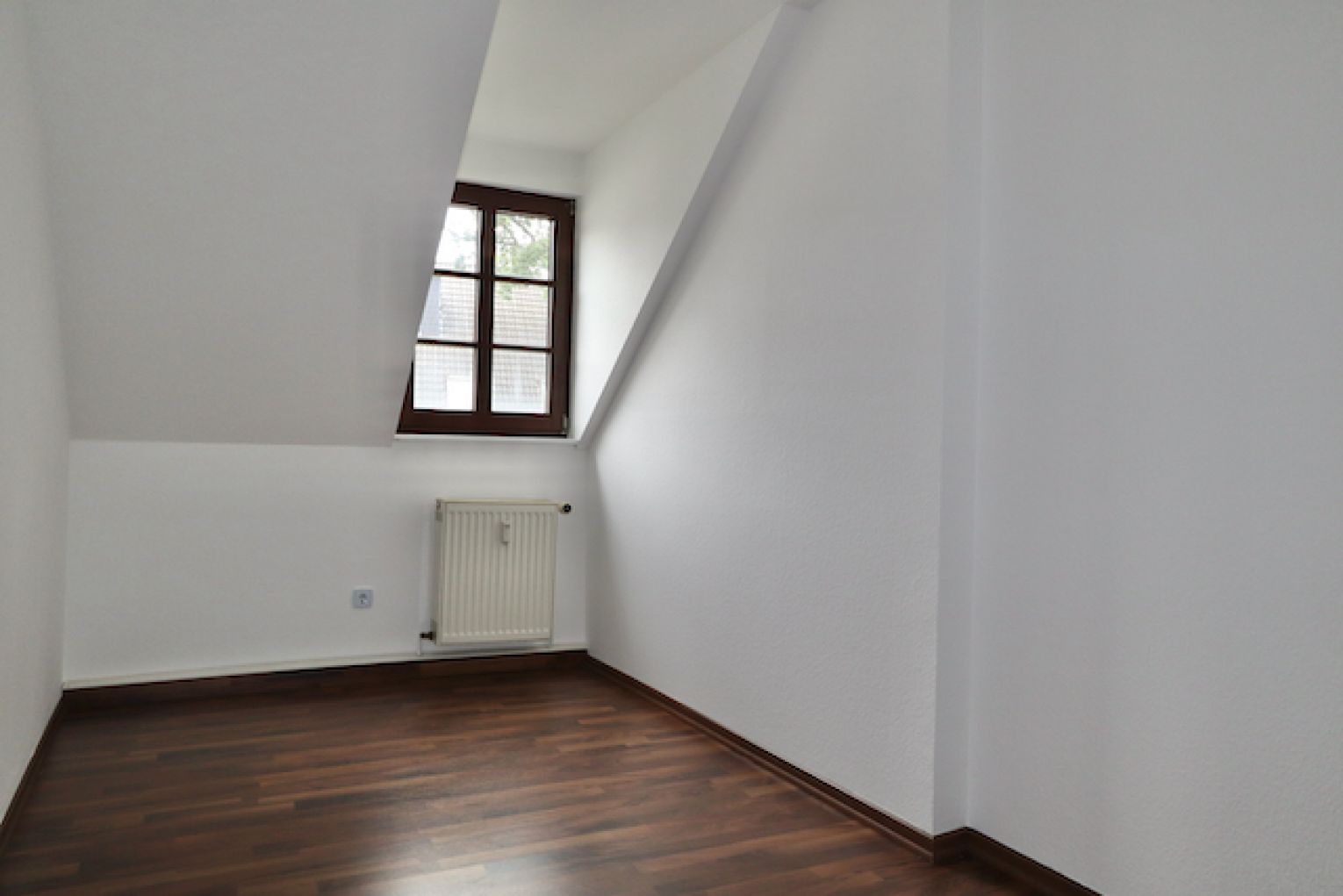 2-Zimmer • zur Miete • im Dachgeschoss • in Gablenz • gleich Termin vereinbaren!