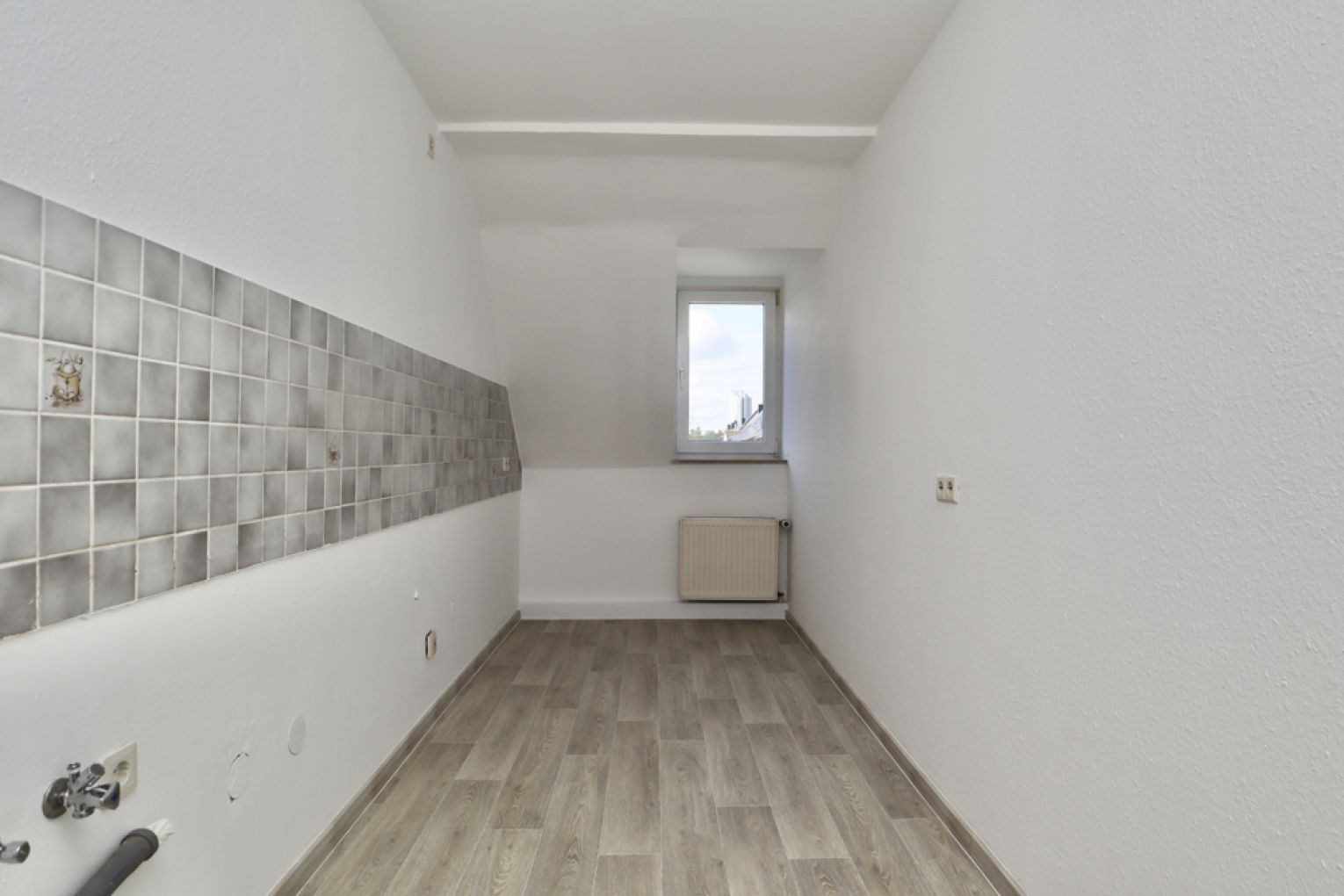 Zentrum • Einbauküche • Chemnitz • neu • Tageslichtbad • Stellplatz • 2-Raum Wohnung • jetzt anrufen