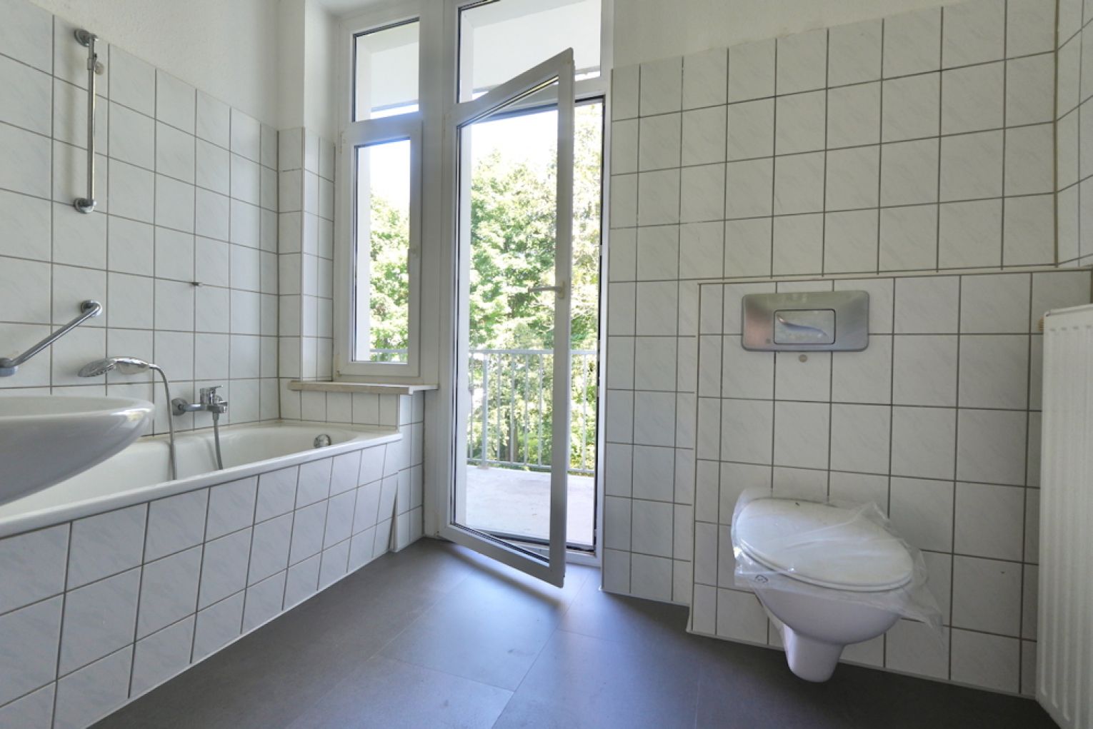 2-Raum Wohnung • Balkon • Sonnenberg • in Chemnitz • Tageslichtbad • zur Miete • jetzt anrufen
