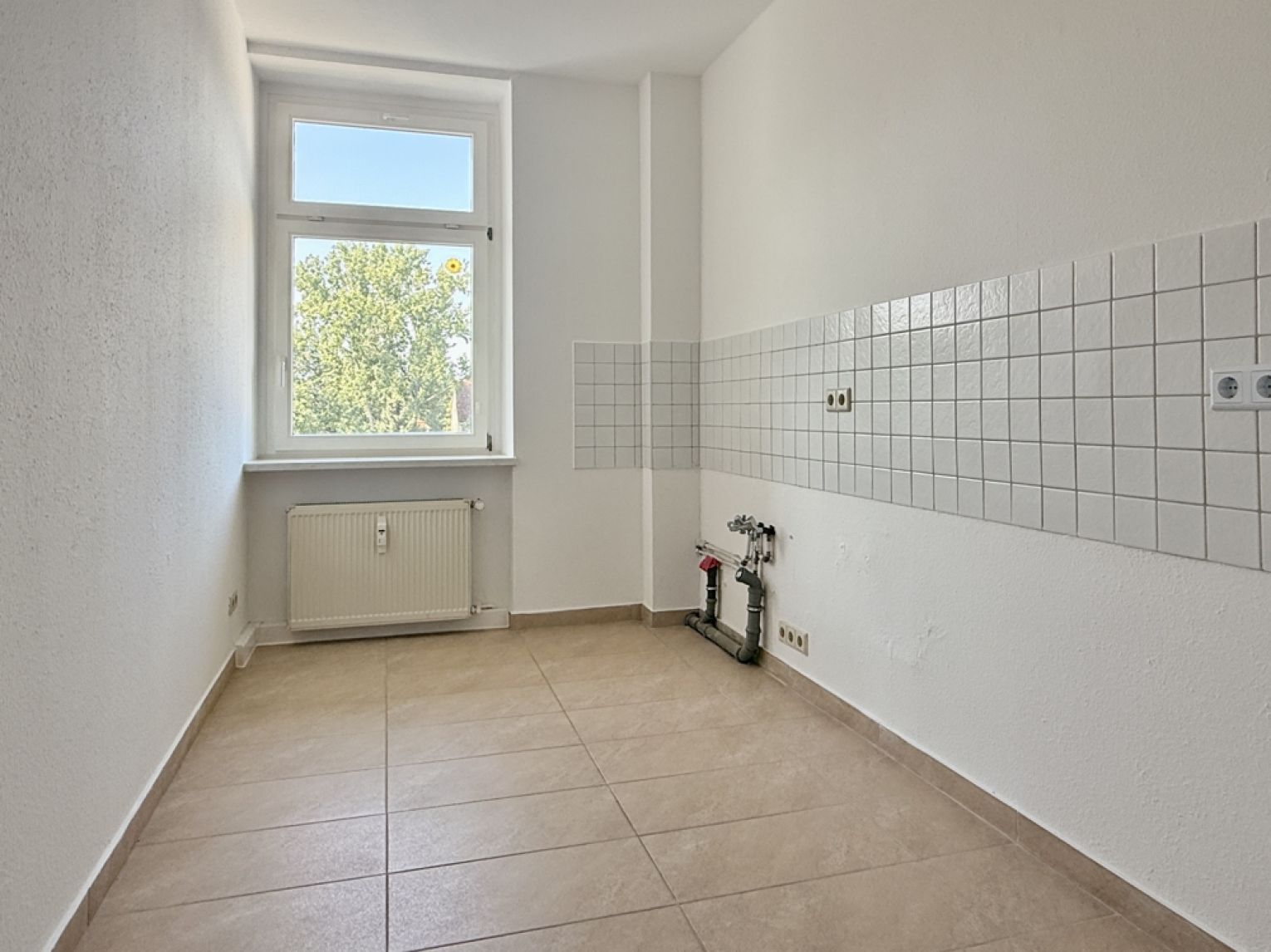 2 Zimmer • Bad mit Wanne • Laminat • Balkon • schöner Garten und tolle Hausgemeinschaft