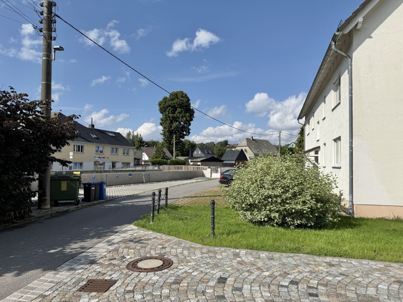 Große Terrasse • Sonnig • 3 Zimmer • ruhige Lage • Laminat • Bad mit Fenster • Stellplatz