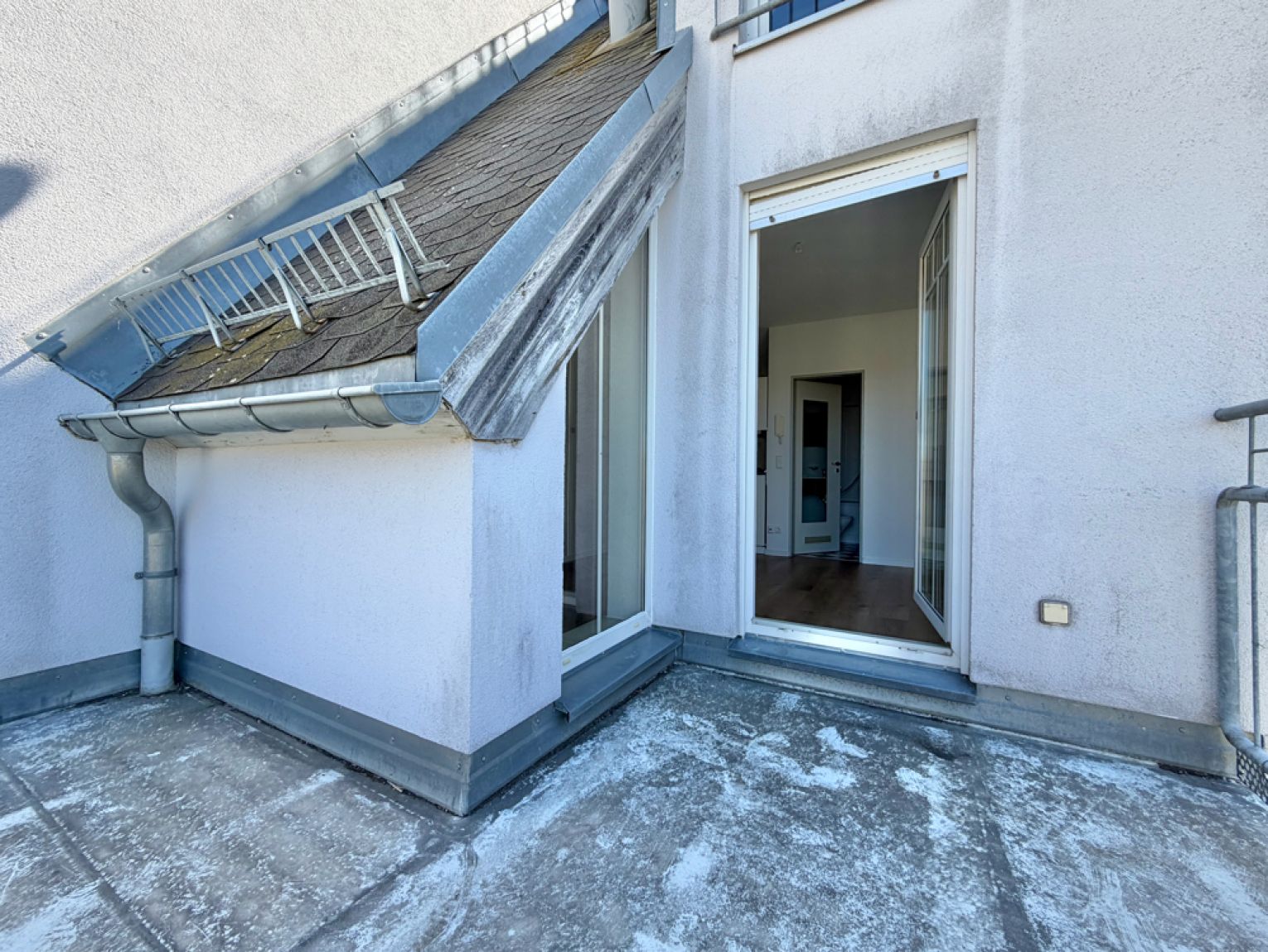 Dachterrasse • Einbauküche • 1 Zimmer • Uni nah • Wohnung • zur Miete • in Chemnitz • sei schnell !