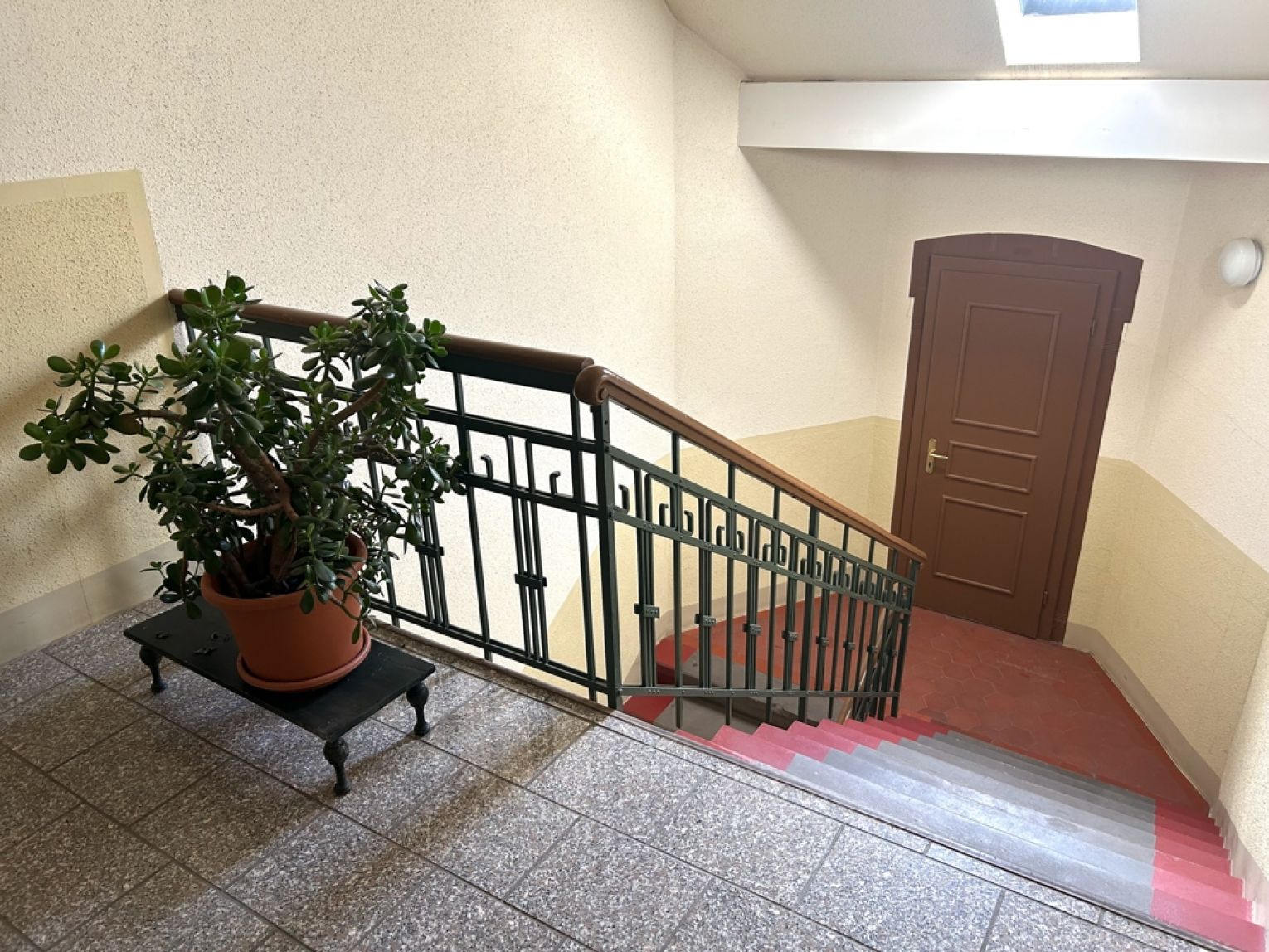 2 Zimmer • Schlosschemnitz • Dachgeschoss • schick und neu • Einbauküche • MIETEN