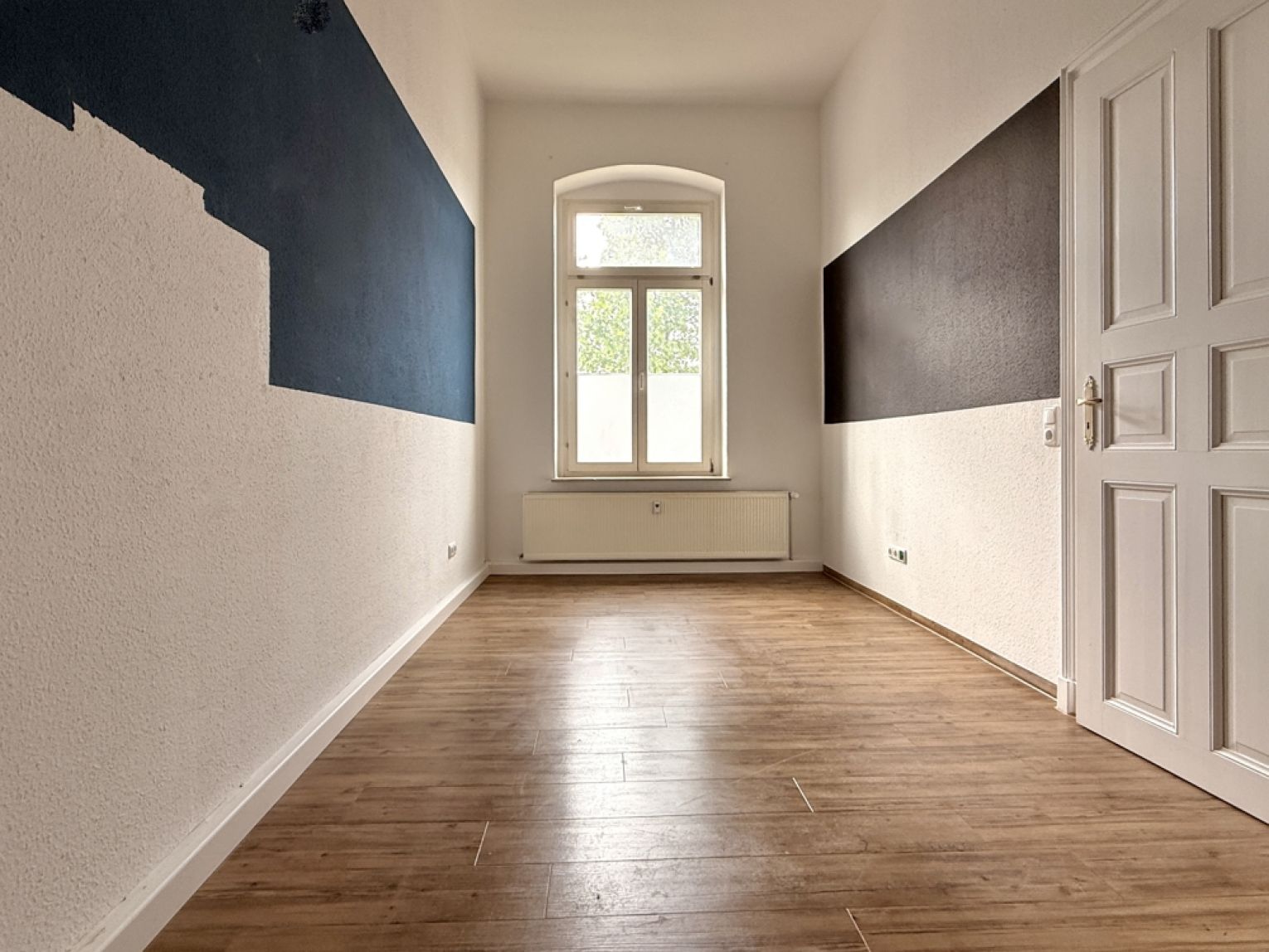 Tolles Ambiente • 5 Räume • Sanitäranlage mit Dusche • Stuck • Portaltüren • Kanzlei? • Büro?