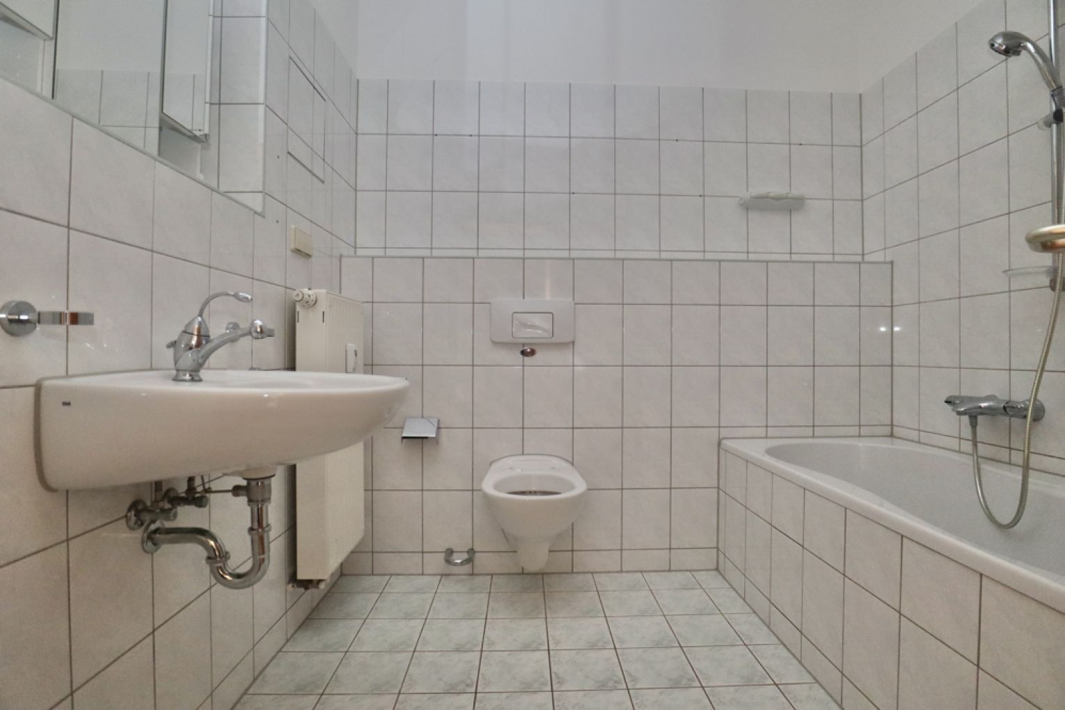 3 Zimmer • große Räume • Altendorf • neue Einbauküche • Stellplatz möglich • Chemnitz • zur Miete