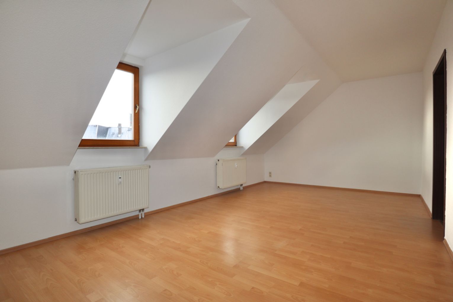 2-Zimmer • Lutherviertel • Einbauküche • Dachgeschoss • Aufzug • in Chemnitz • jetzt anmieten!