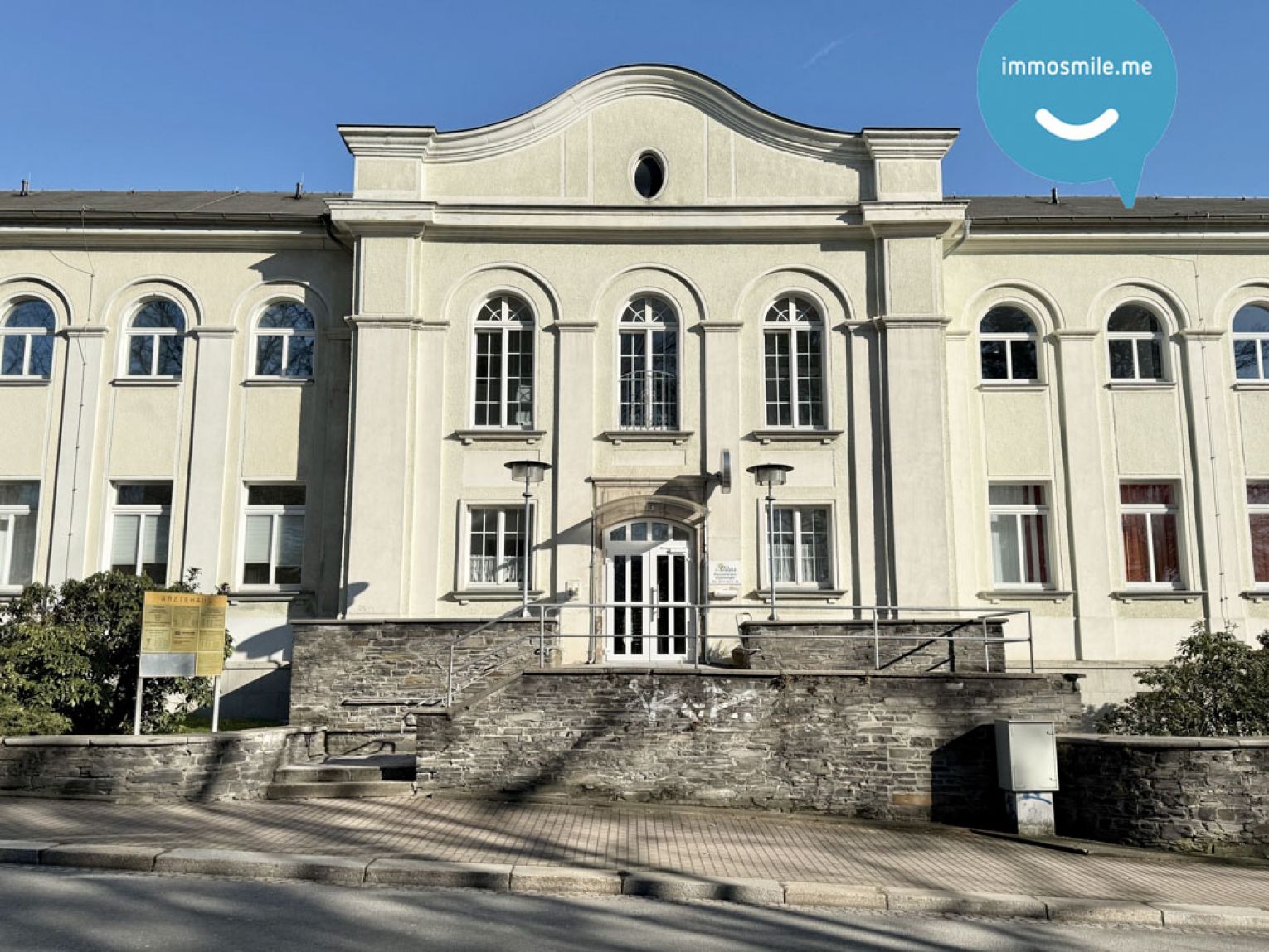 Gewerbeeinheit • 104qm • gepflegter Zustand • Einbauküche • in bekanntem Ärztehaus • 5 Raum