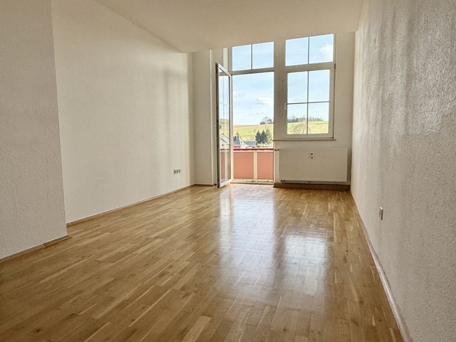 3-Raum • Sonnenbalkon • Parkett • Einbauküche möglich • Stellplatz • RARITÄT  Schnell sein !