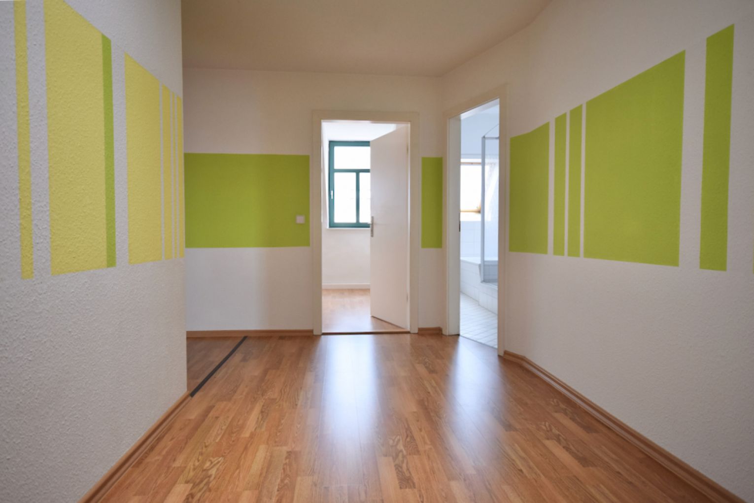 Jugendstil • 3,5 Zimmer • Einbauküche • Balkon • Tageslichbad mit Wanne+Dusche • sanierter Altbau