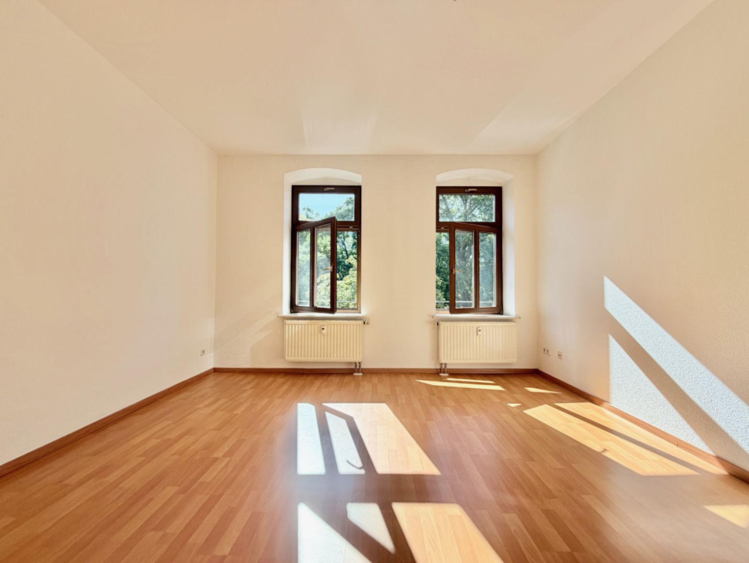 2-Raum Wohnung • Balkon • Schloßchemnitz • zur Miete • Tiefgarage • Wanne&Dusche • jetzt anrufen