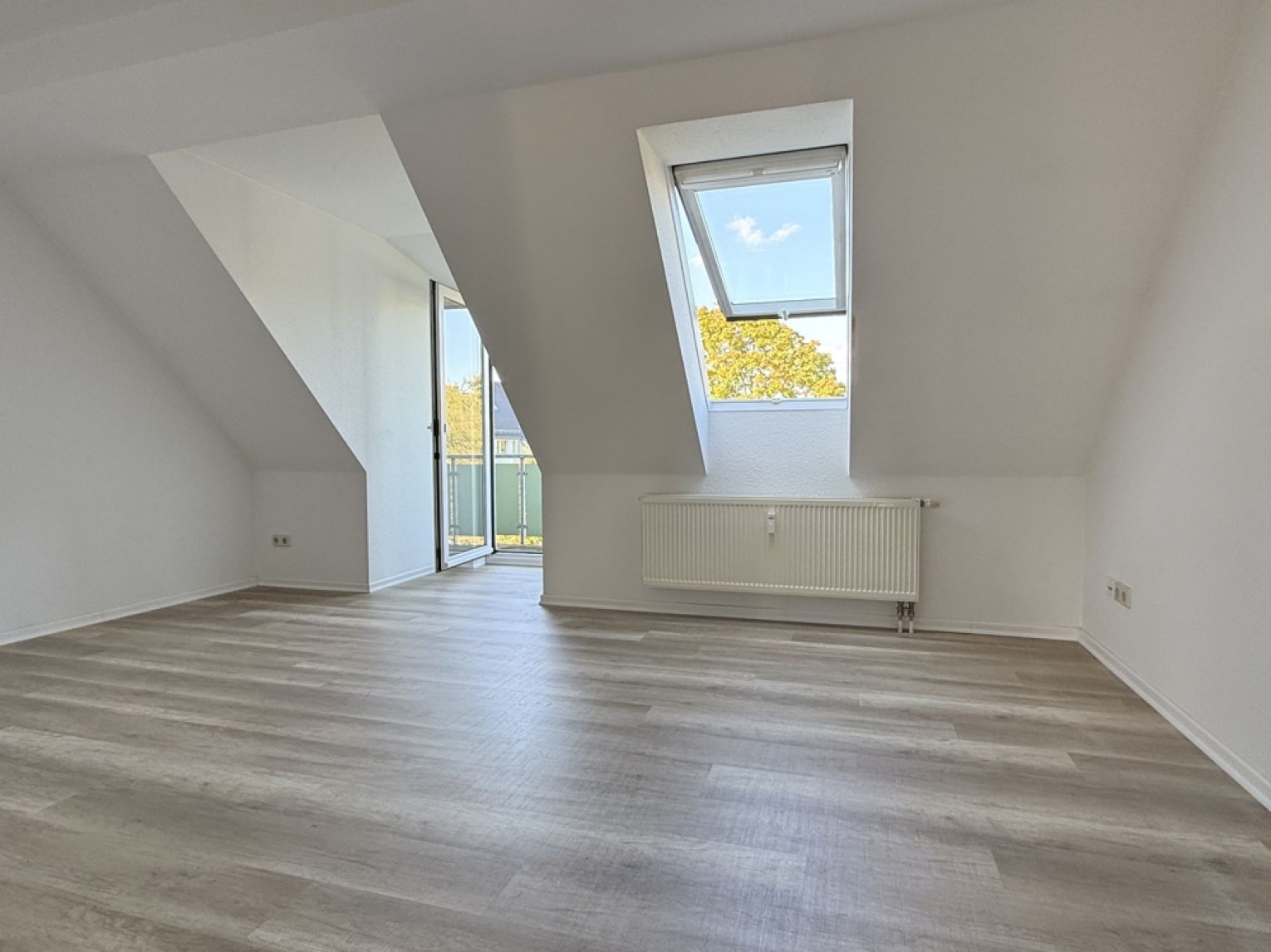 3-Raum • ruhige Lage • Balkon • Maisonette • Wanne • Laminat • schnell sein lohnt sich