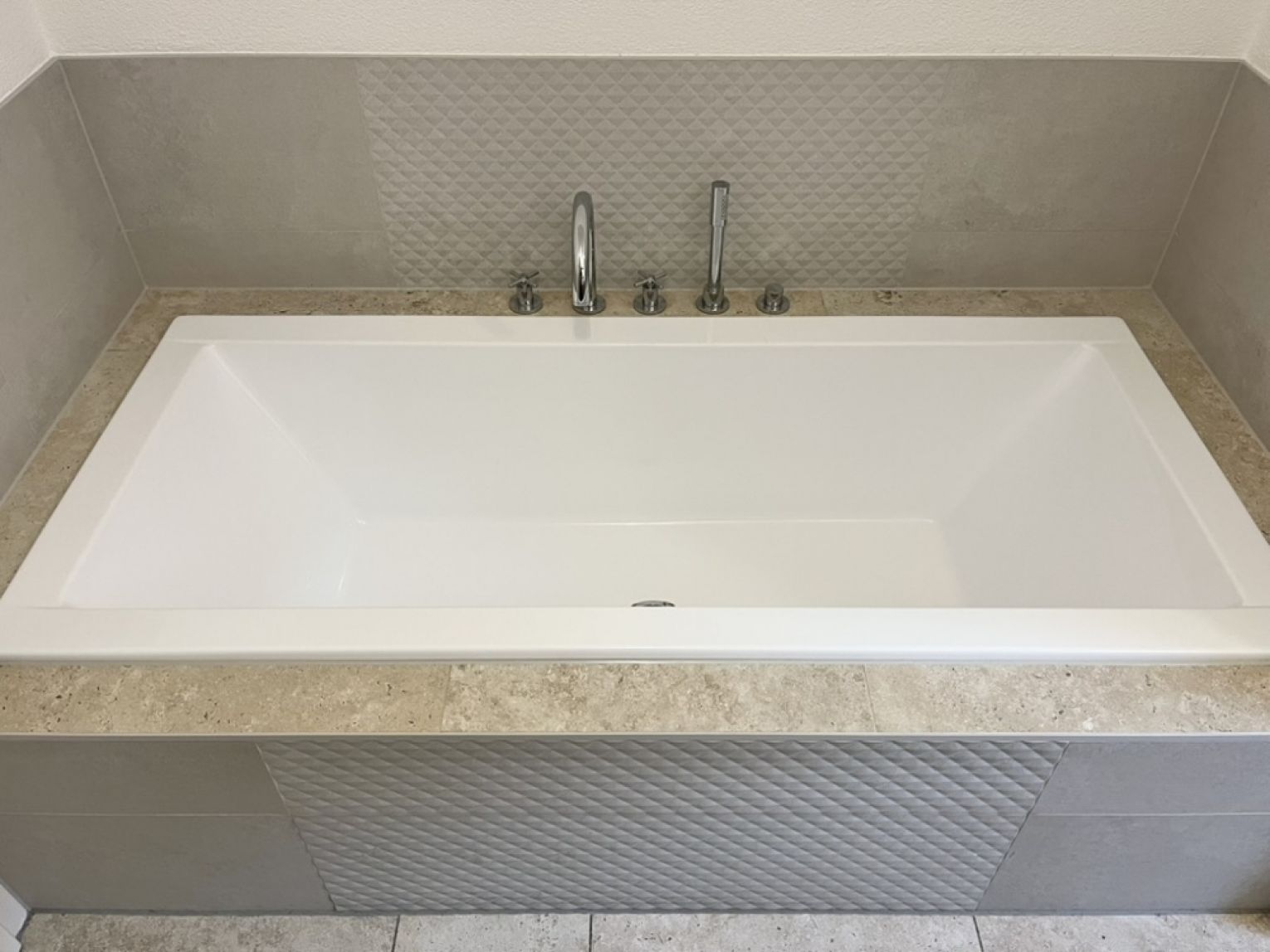 Bungalowstil • Neubau • 5 Zimmer • Garten/Terrasse • Kamin • EBK • Carport • Falken/Callenberg