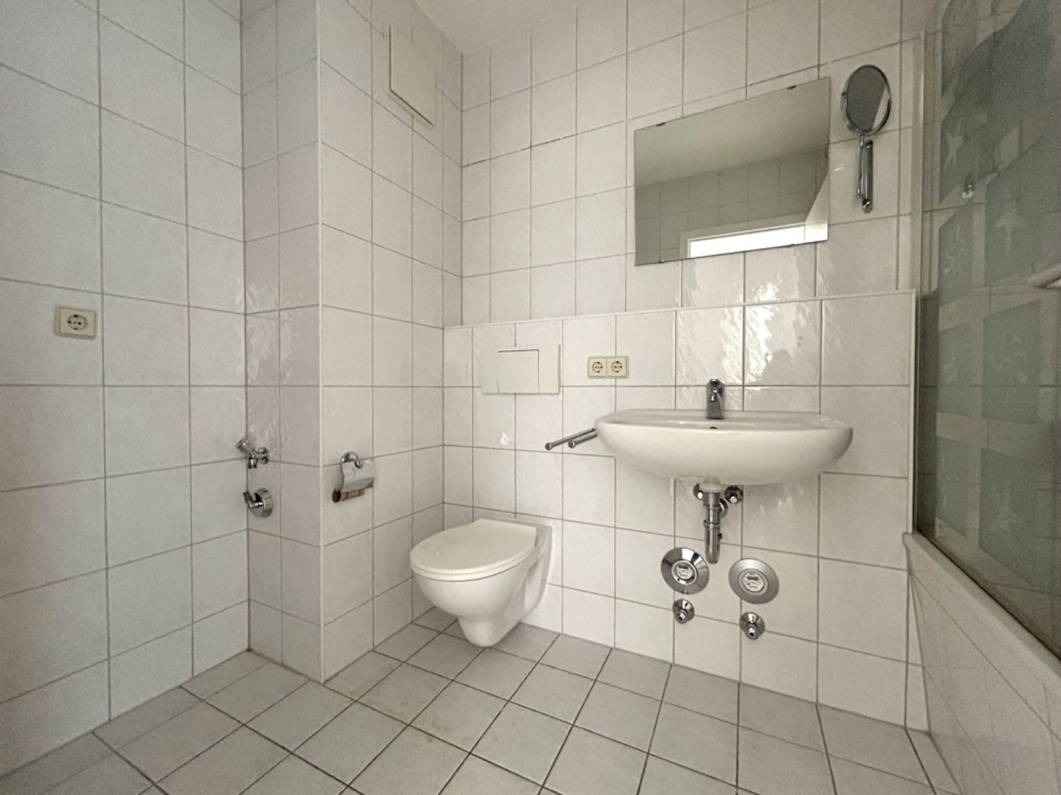 2 Zimmer • individuell • mit Aufzug • Balkon • lichtdurchflutete Räume • mit Stellplatz