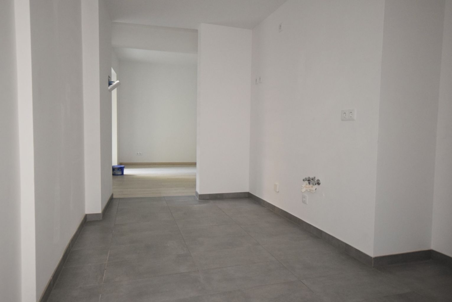 2-Raum • Balkon • Einbauküche • Fussbodenheizung • Wanne+Dusche • SmartHome-APP • TOP-Bad • MIeten?