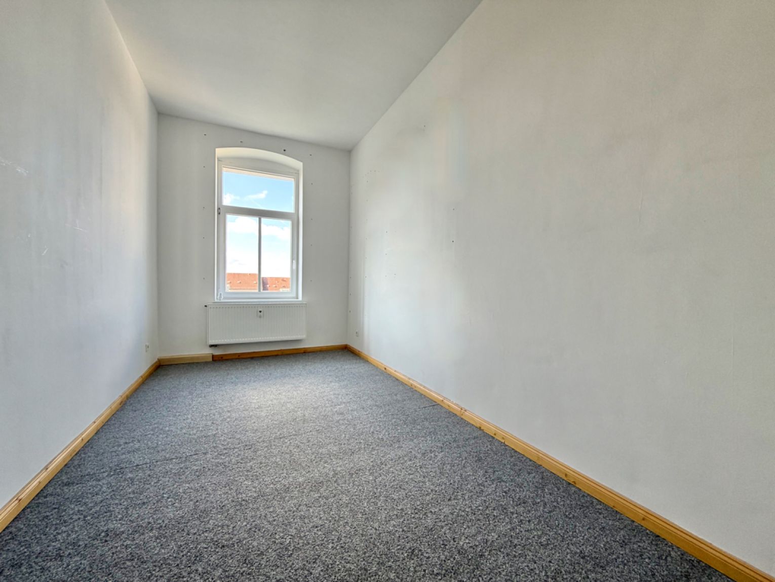 2 Zimmer • mit Einbauküche • in Chemnitz • Lutherviertel • zur Miete • Dielenboden • ab sofort frei