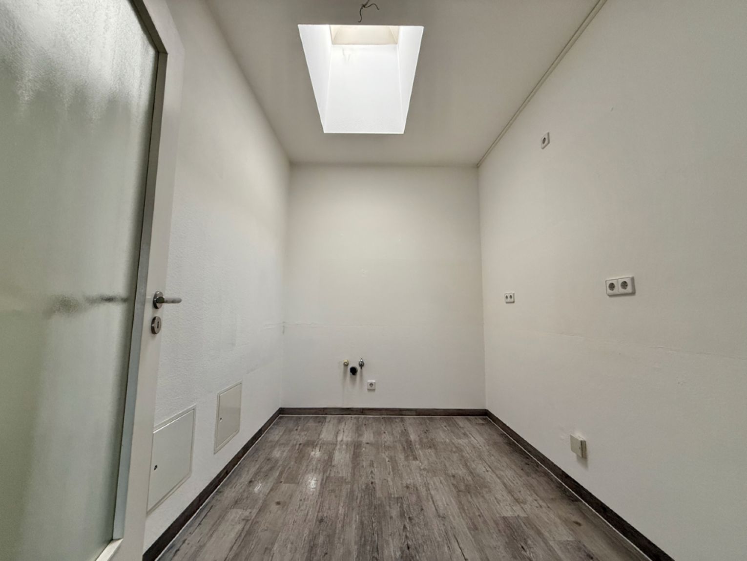 2 Zimmer • im Dachgeschoss • mit Oberlicht • Tiefgarage möglich • im Zentrum • Chemnitz • zur Miete