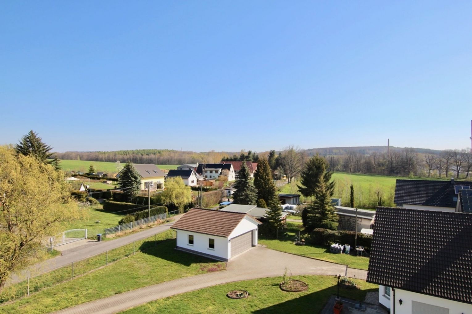 5-Raum ! • Wohnung • mit Parkett • zwei Balkone • Stellplatz • Neukirchen • am Wasserschloss