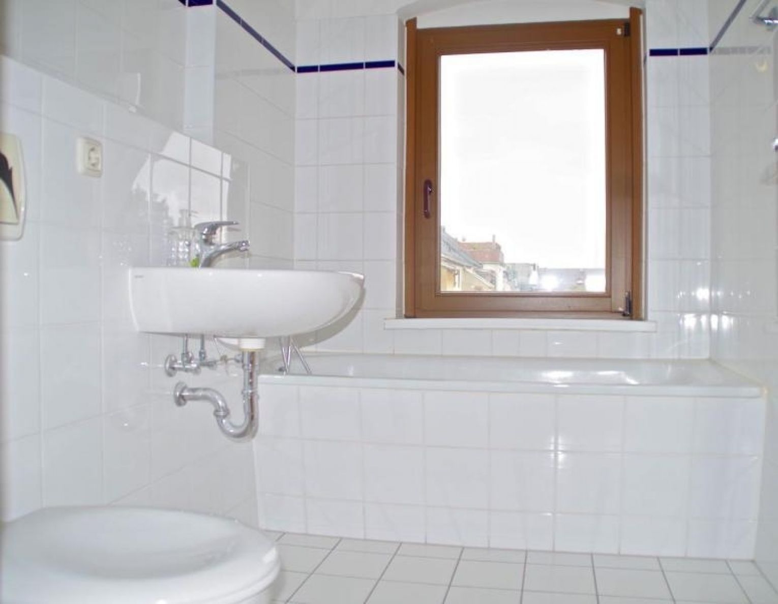 1-Zimmer Apartment • Tageslichtbad mit Wanne • Nah beim BRÜHL-BOULEVARD • Dachgeschoss • Einbauküche
