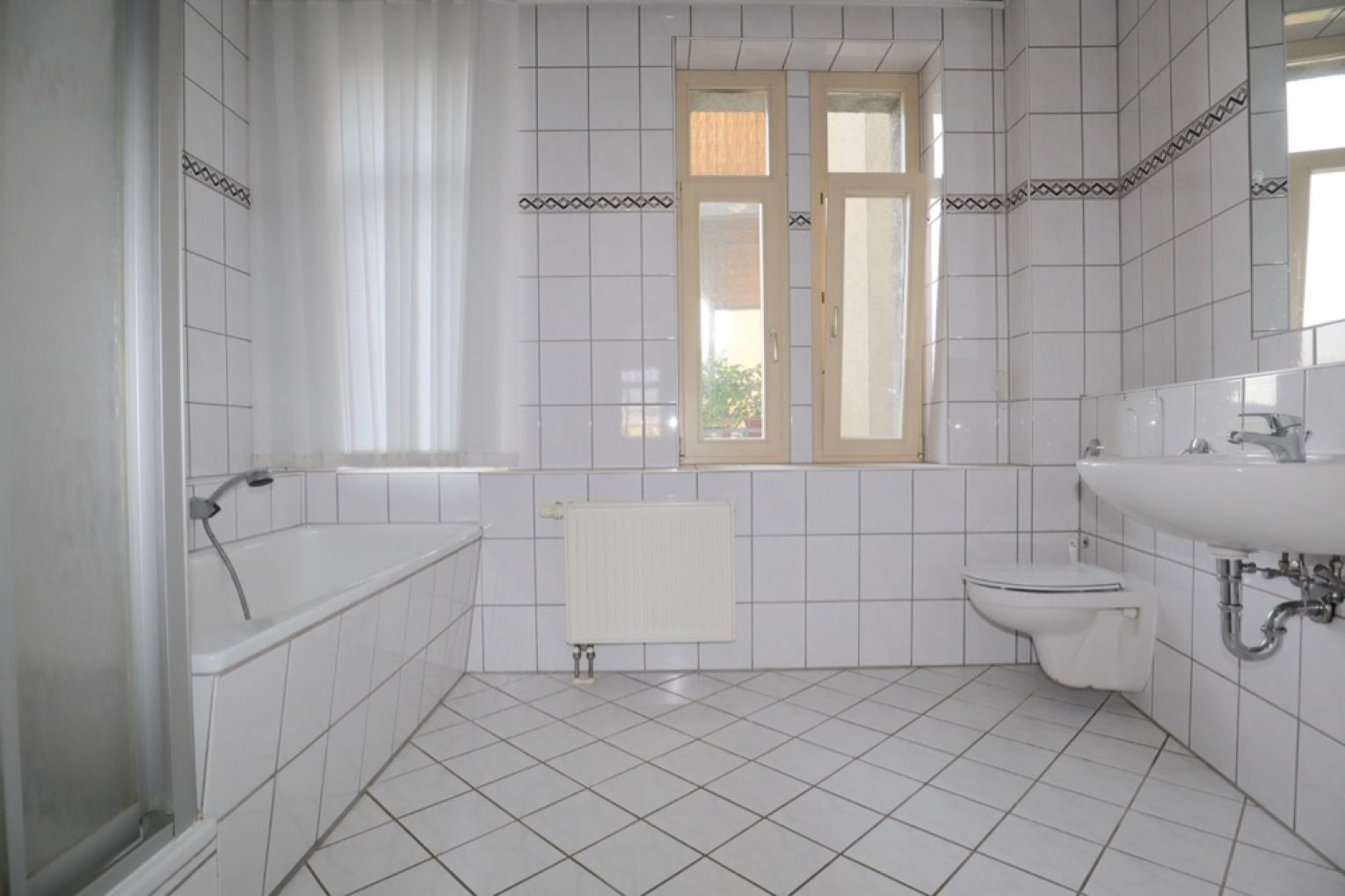 Kaßberg • 2 Raum • Balkon • mit Wanne und Dusche • Aufzug • gleich anrufen