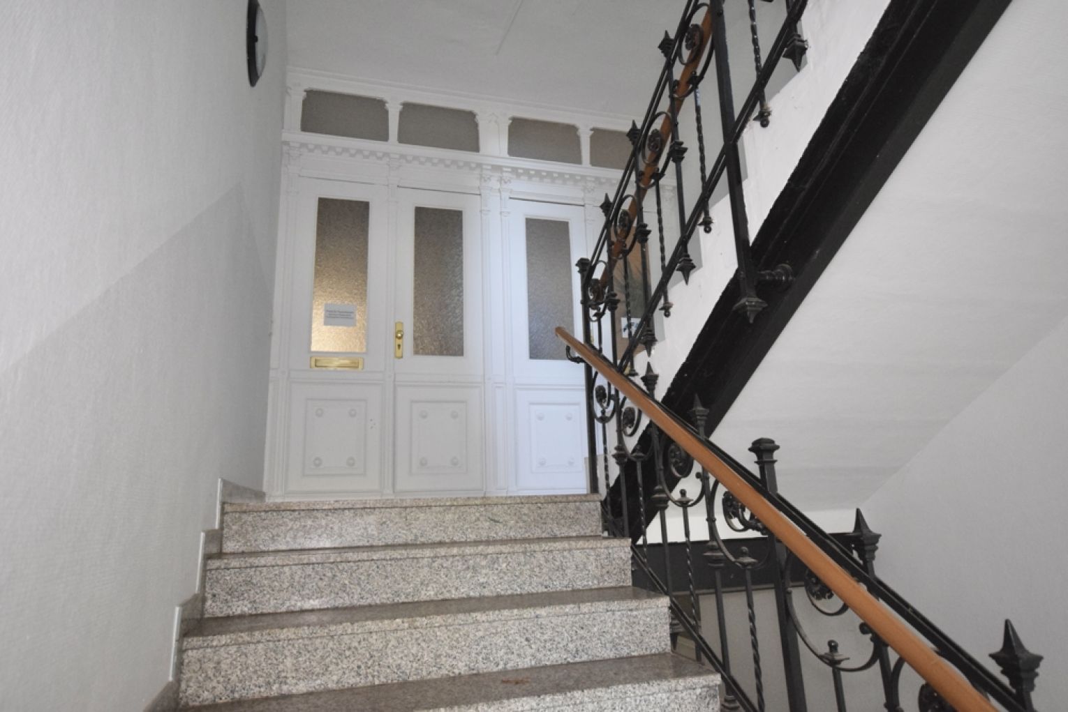 Dachgeschoss • Kaßberg • 2 Raum Apartment • Bad mit Dusche • neues Laminat • Einbauküche • Kaßberg
