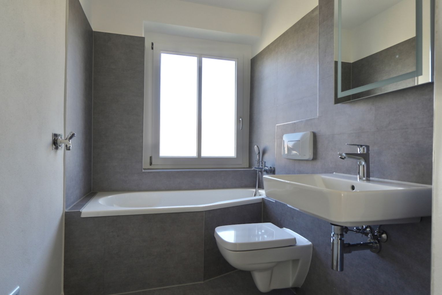 3 Zimmer • zur Miete • mit Balkon • Einbauküche • im Lutherviertel • in Chemnitz • schnell sein!