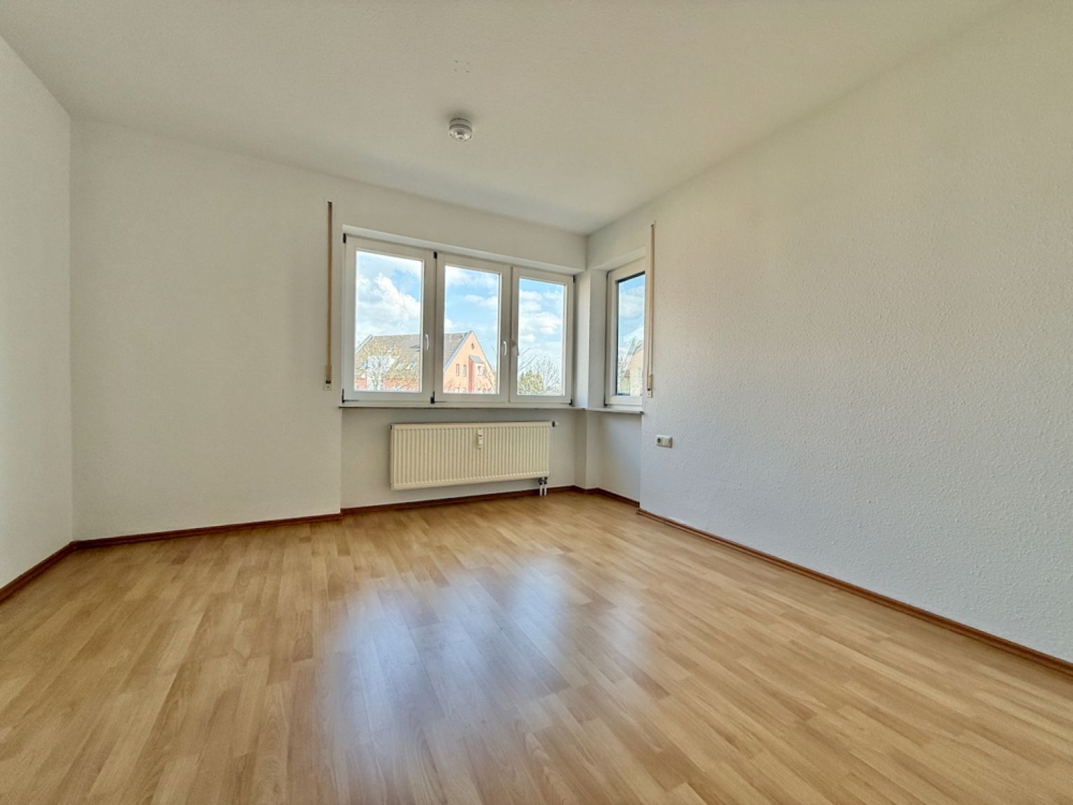 3 Zimmer • mit Balkon • Tiefgarage • zur Miete • in Chemnitz • Grüna • jetzt direkt anschauen!