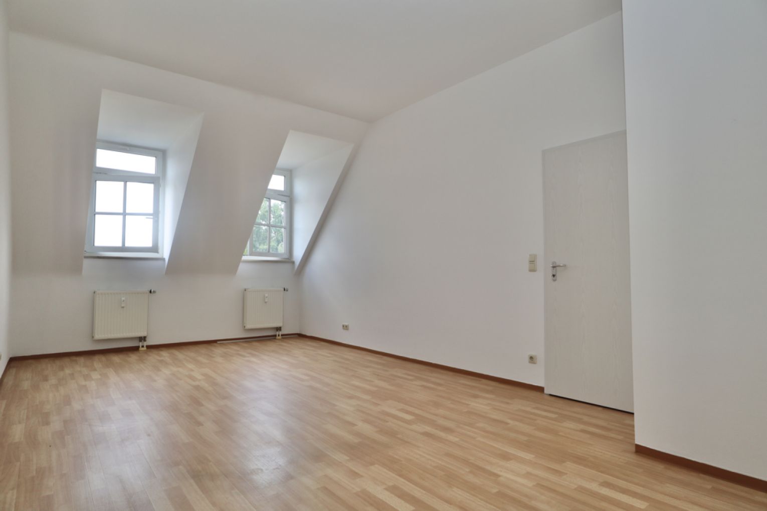 Zentrum • 2-Raum Wohnung • Dachgeschoss • Fahrstuhl • Chemnitz • Stellplatz • zur Miete