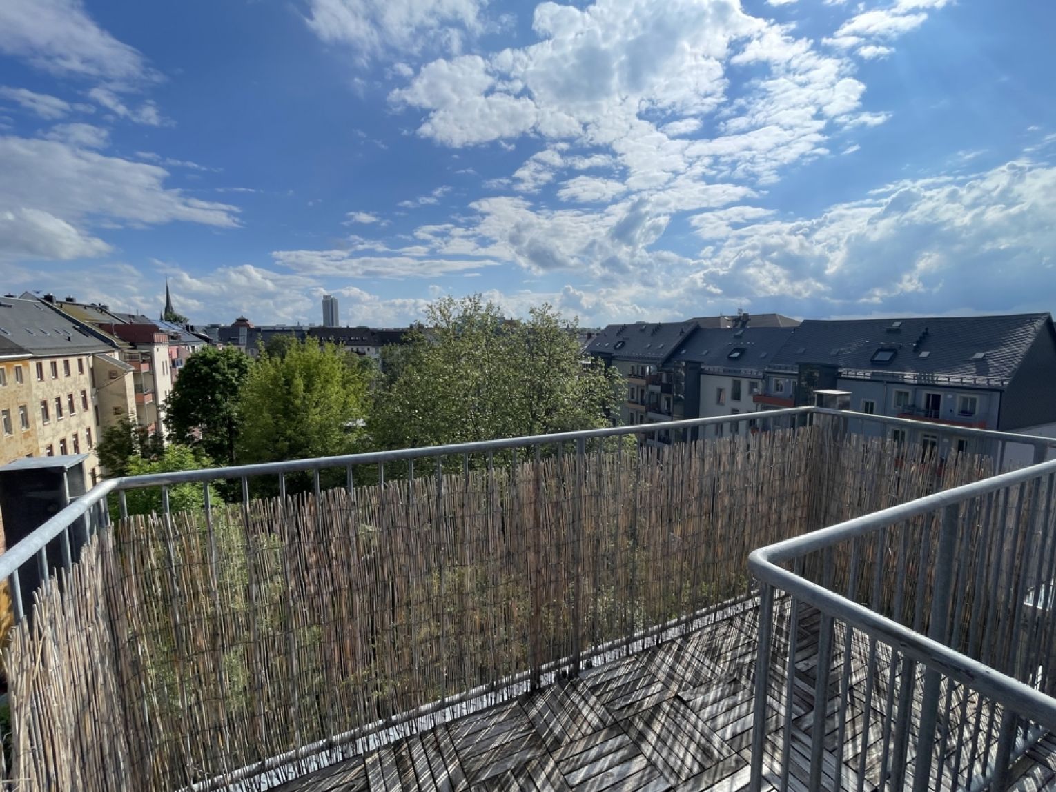 2-Zimmer • kompakt • Laminat • Balkon • frisch renoviert • frische Brötchen von BÄCKEREI im Haus 